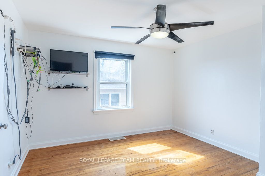 663 Tweedsmuir Avenue Property Photo 11