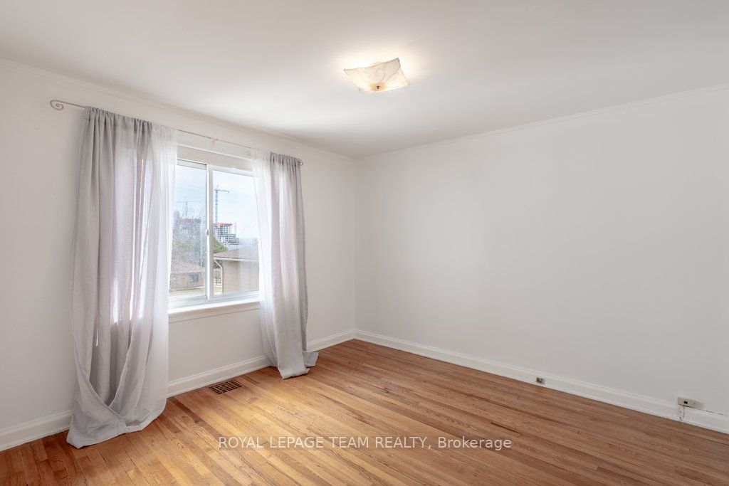 663 Tweedsmuir Avenue Property Photo 16