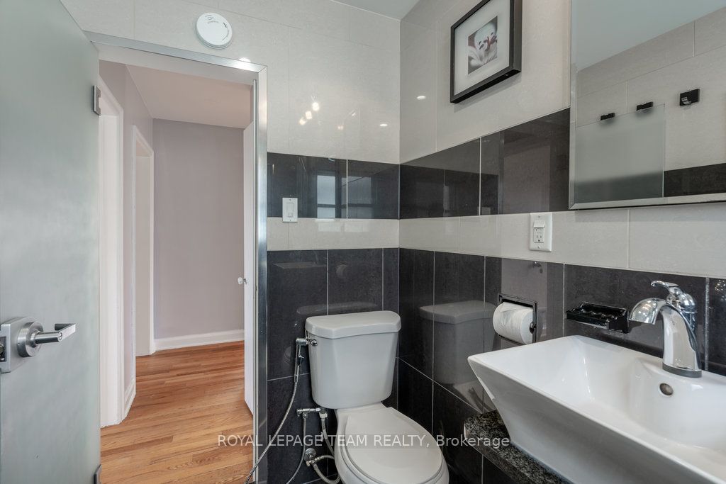 663 Tweedsmuir Avenue Property Photo 18