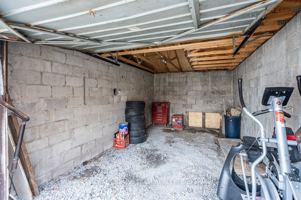 663 Tweedsmuir Avenue Property Photo 23