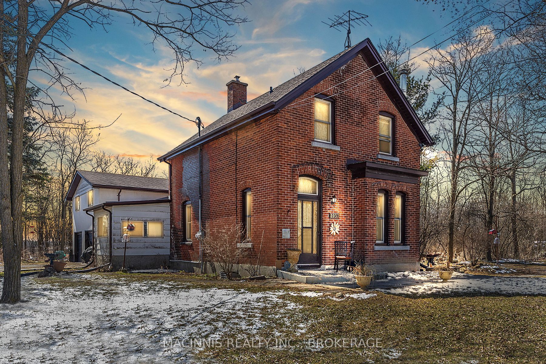1037 Middle Road Property Photo