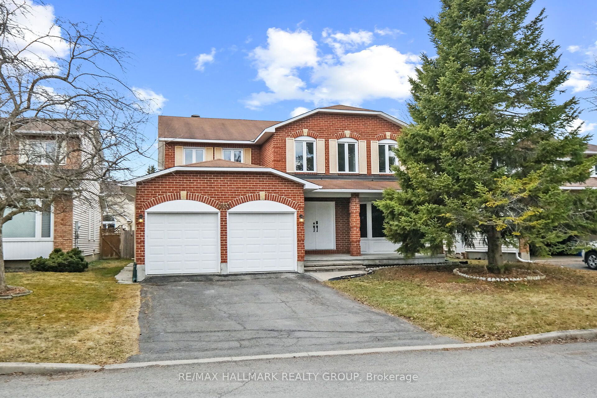 1104 Queenswood Heights South Real Estate Listings Main Image