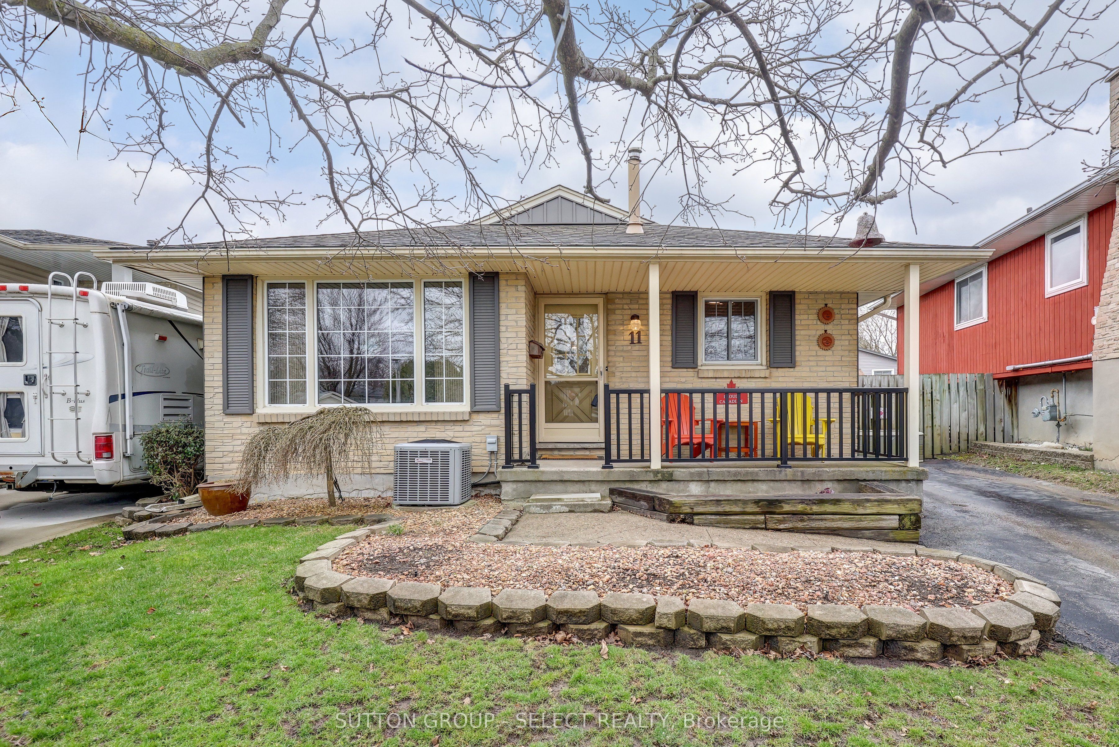 11 Tumbleweed Crescent Property Photo 1