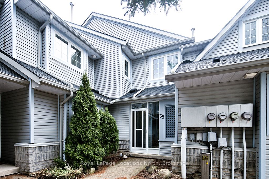 #38 - 146 Settlers Way Property Photo