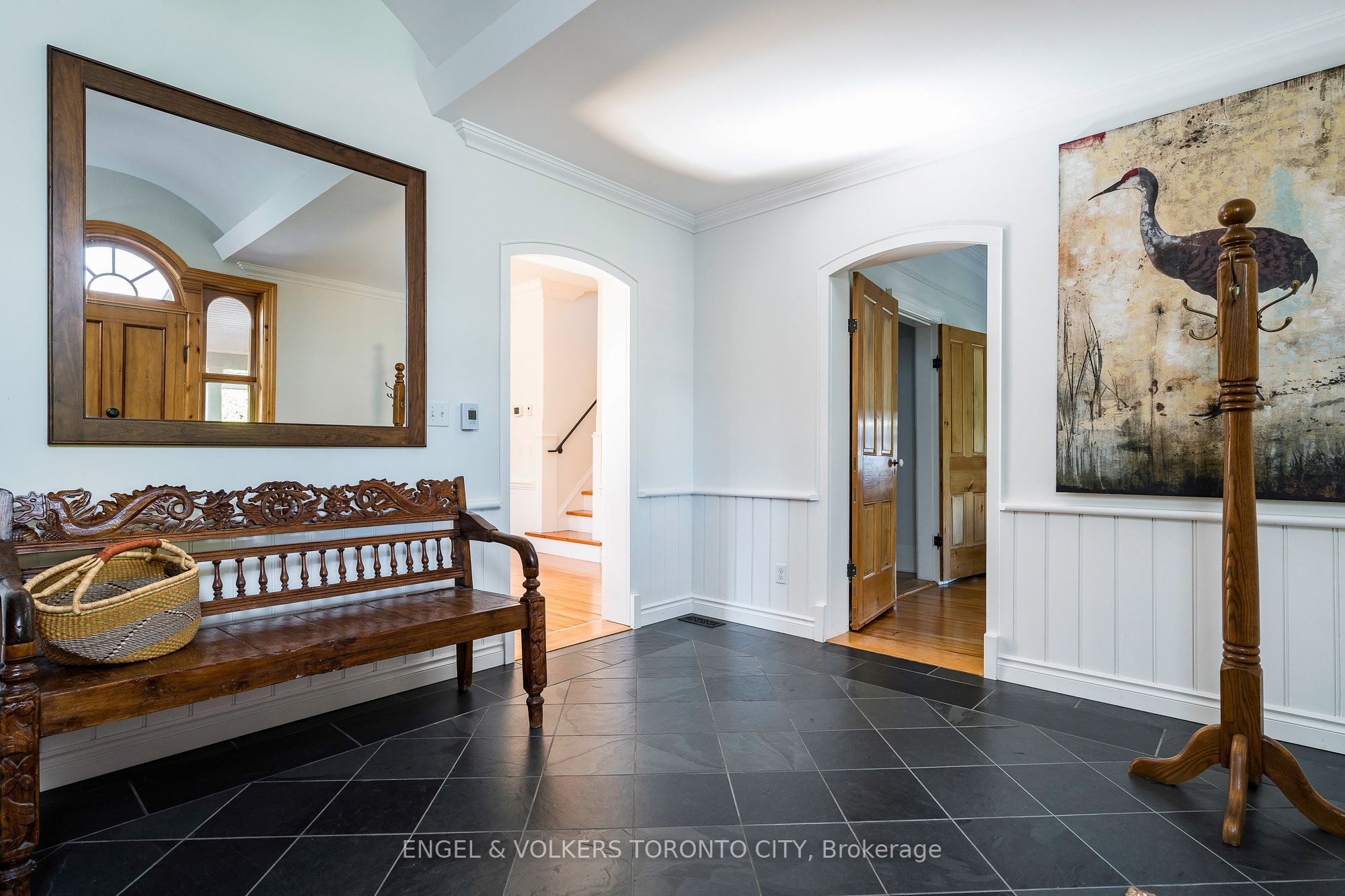 13 Huron Street W Property Photo 5