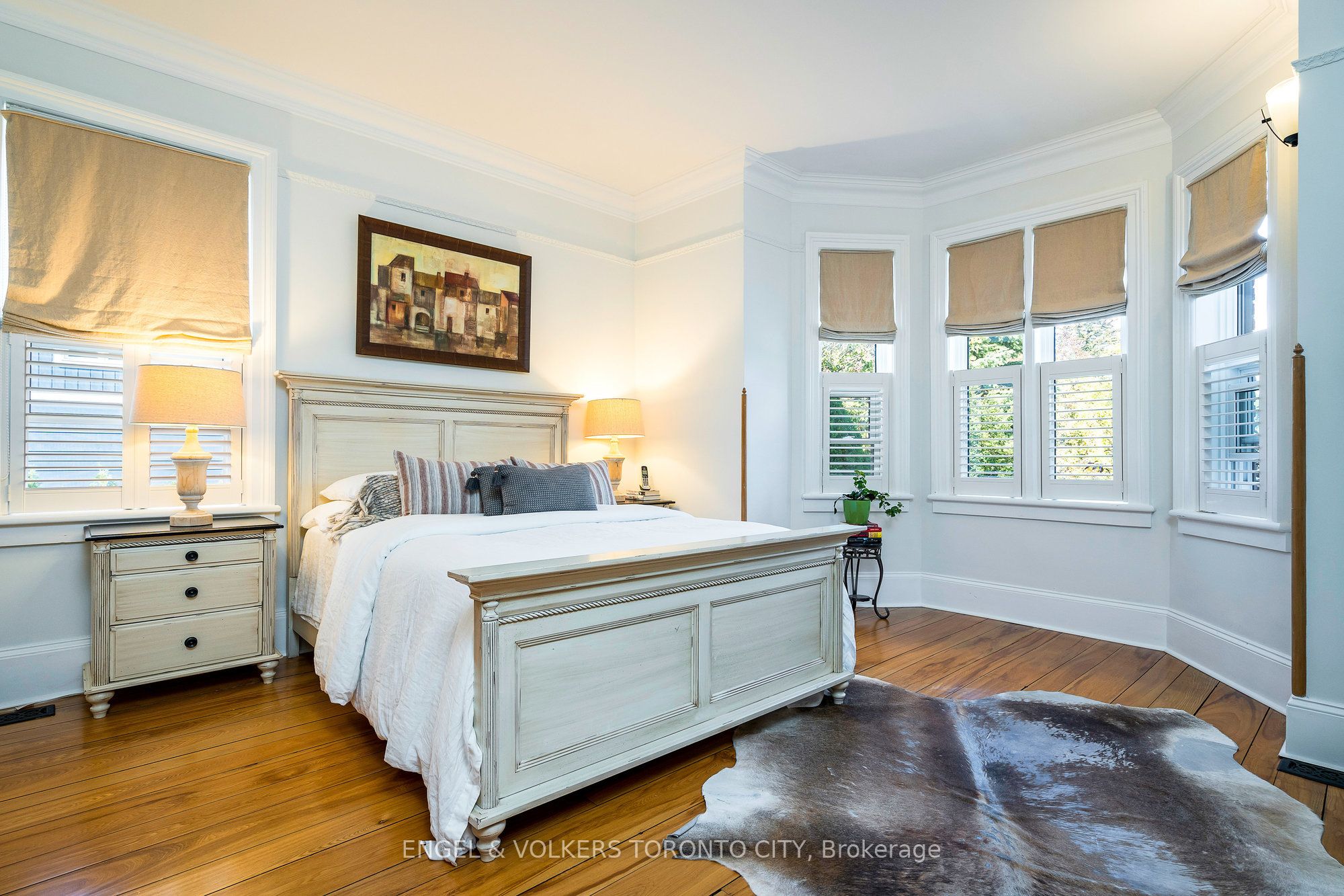 13 Huron Street W Property Photo 16