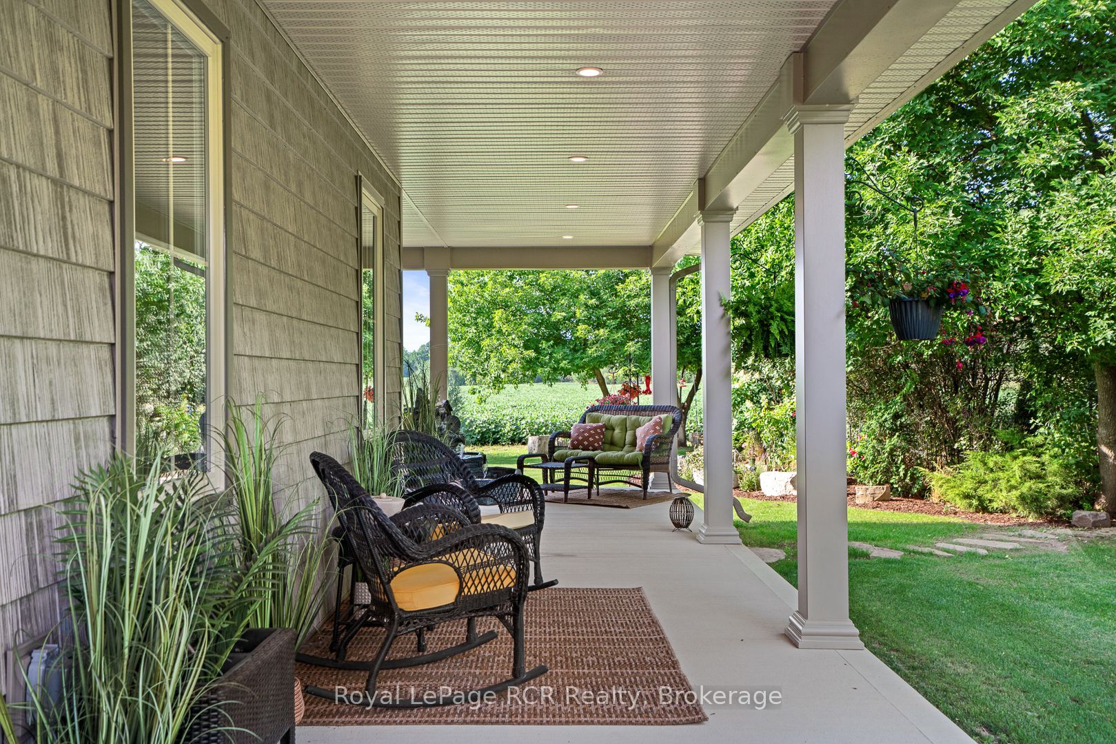 302769 Douglas Street Property Photo 5