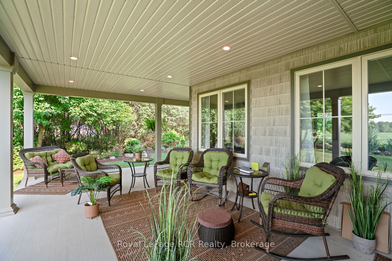 302769 Douglas Street Property Photo 6