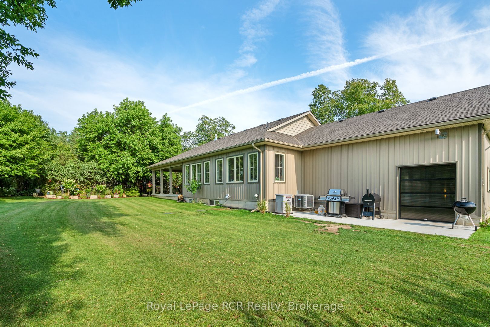 302769 Douglas Street Property Photo 9