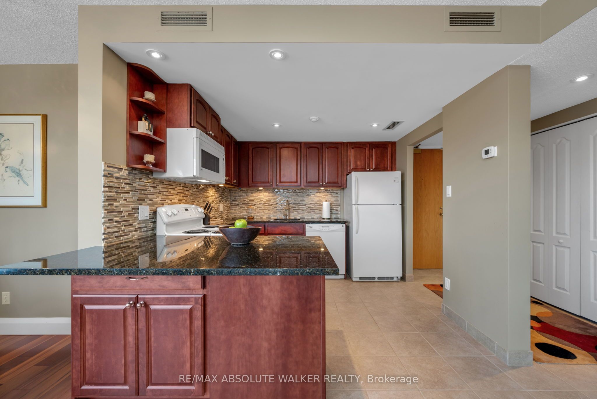 317 Metcalfe Street 401 Property Photo 5