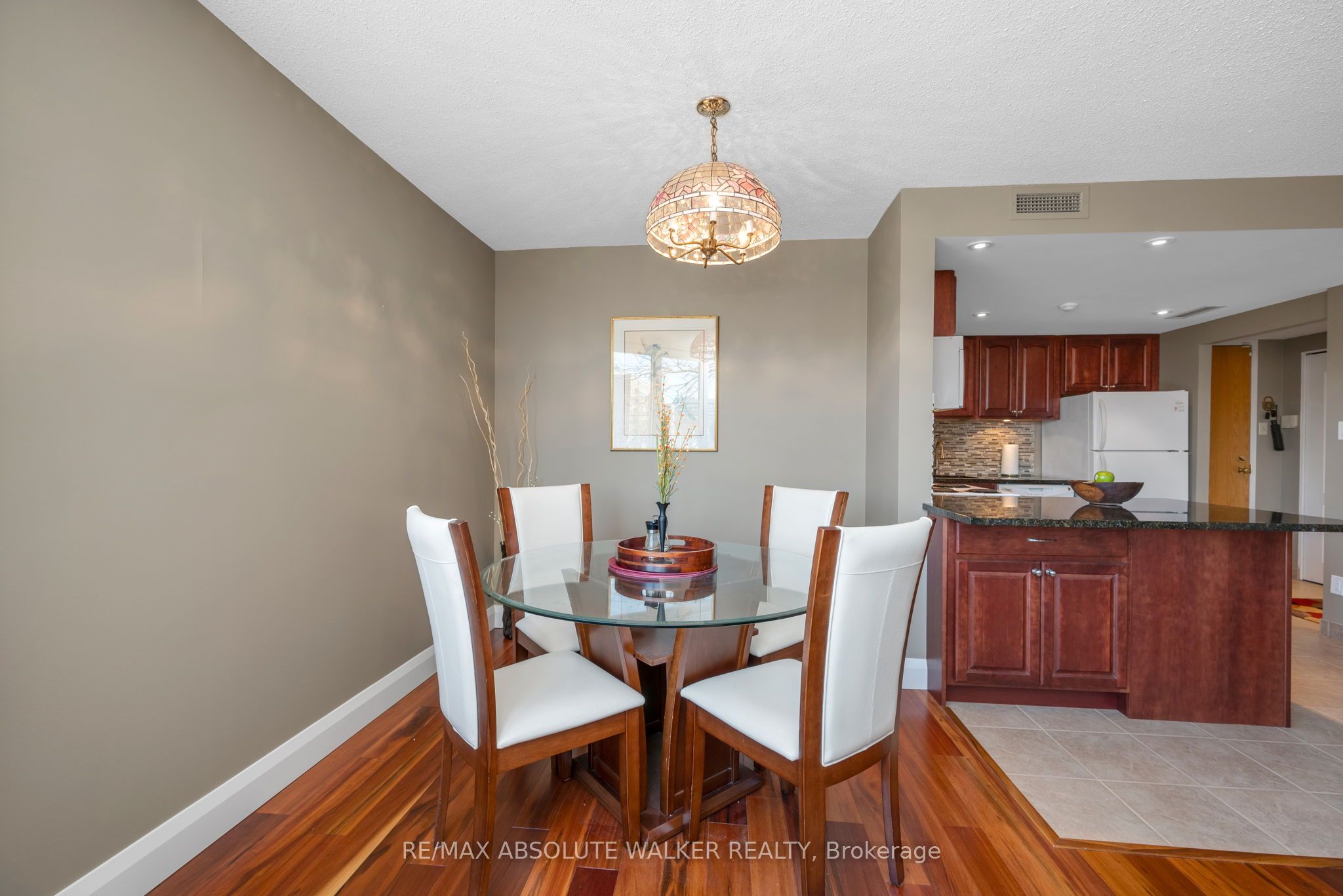 317 Metcalfe Street 401 Property Photo 8