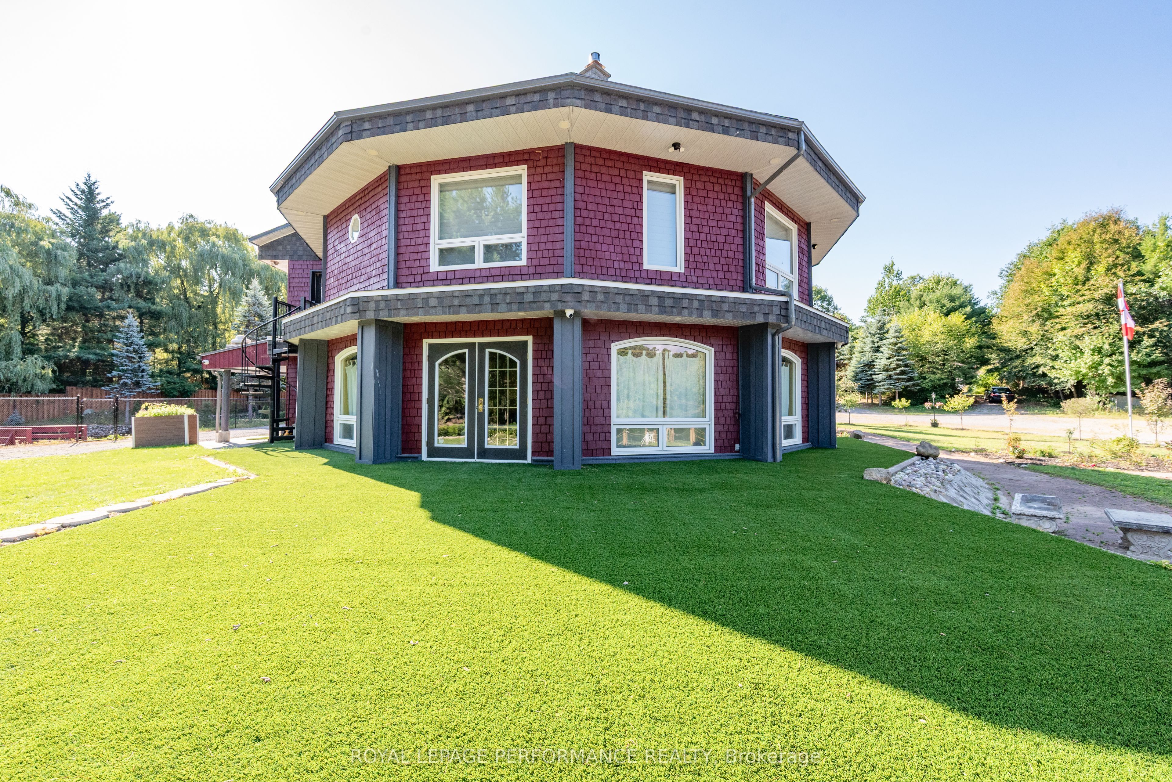 1371 Victoria Street Property Photo 7