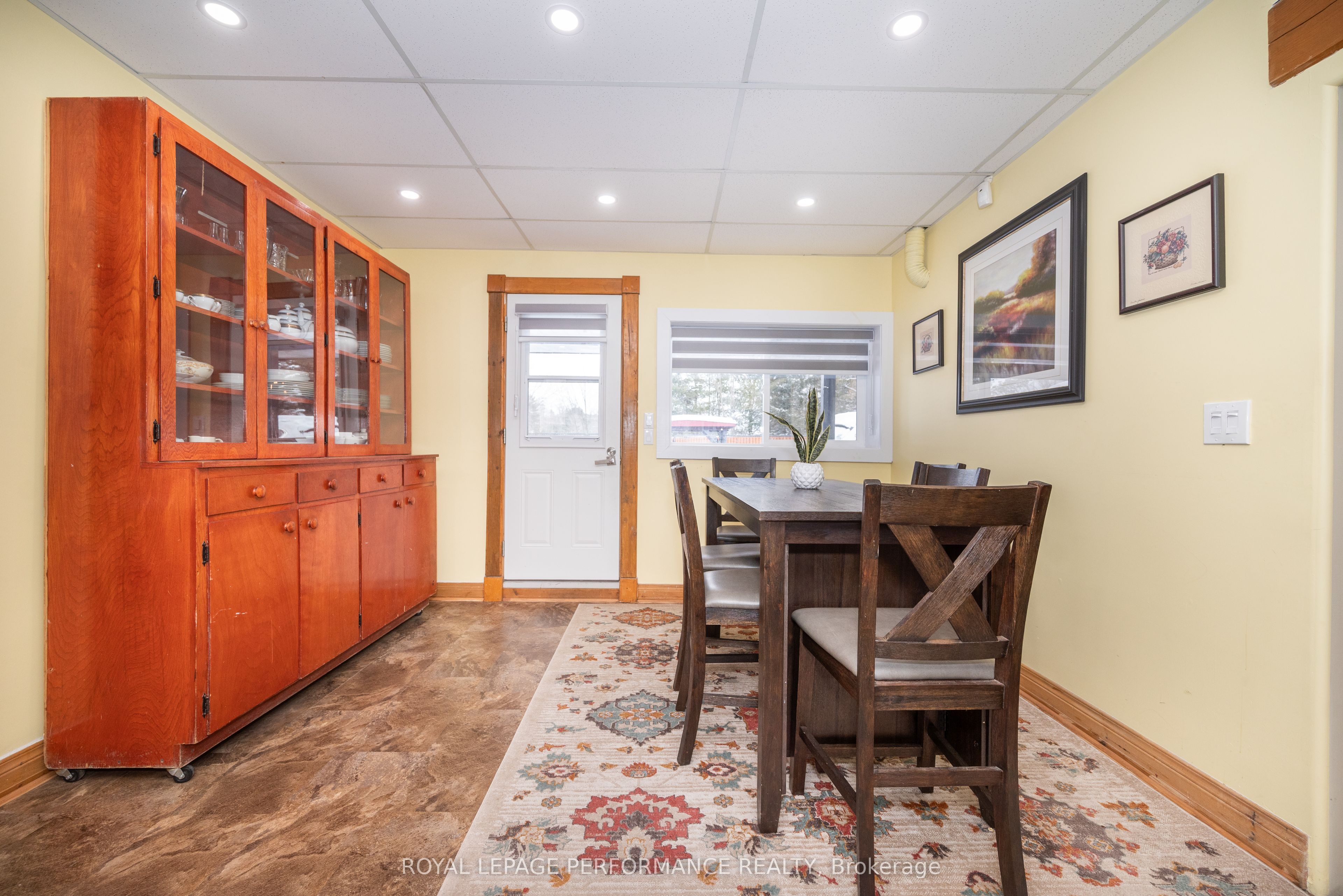 1371 Victoria Street Property Photo 22