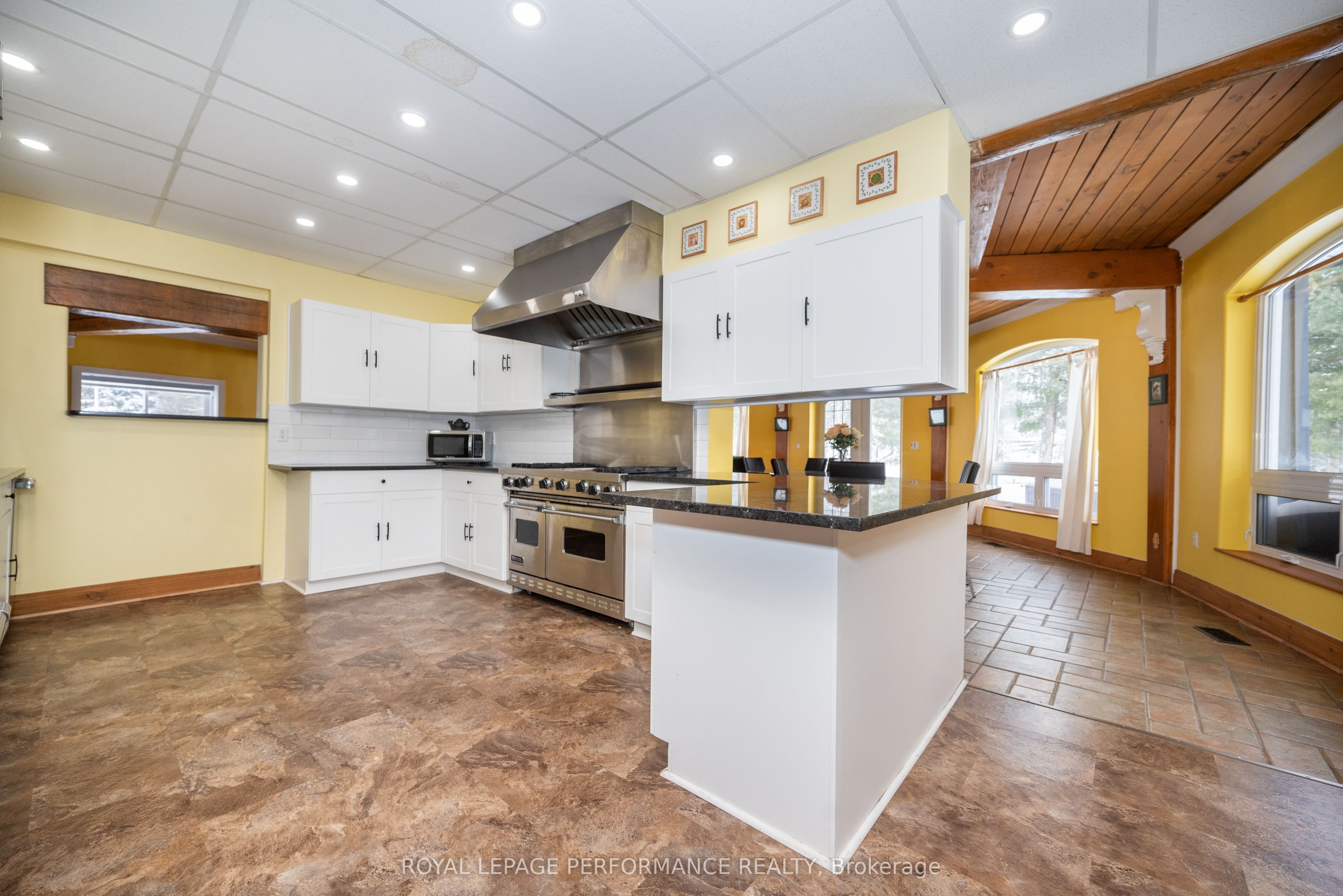 1371 Victoria Street Property Photo 24