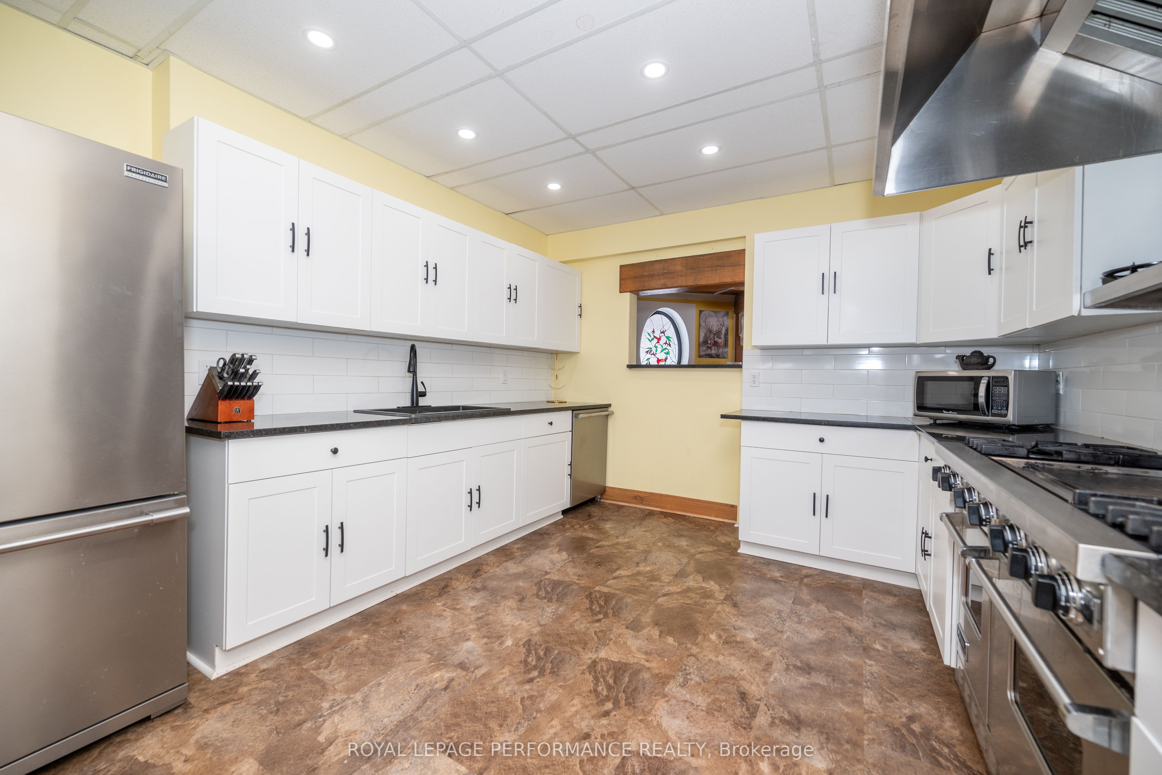 1371 Victoria Street Property Photo 25