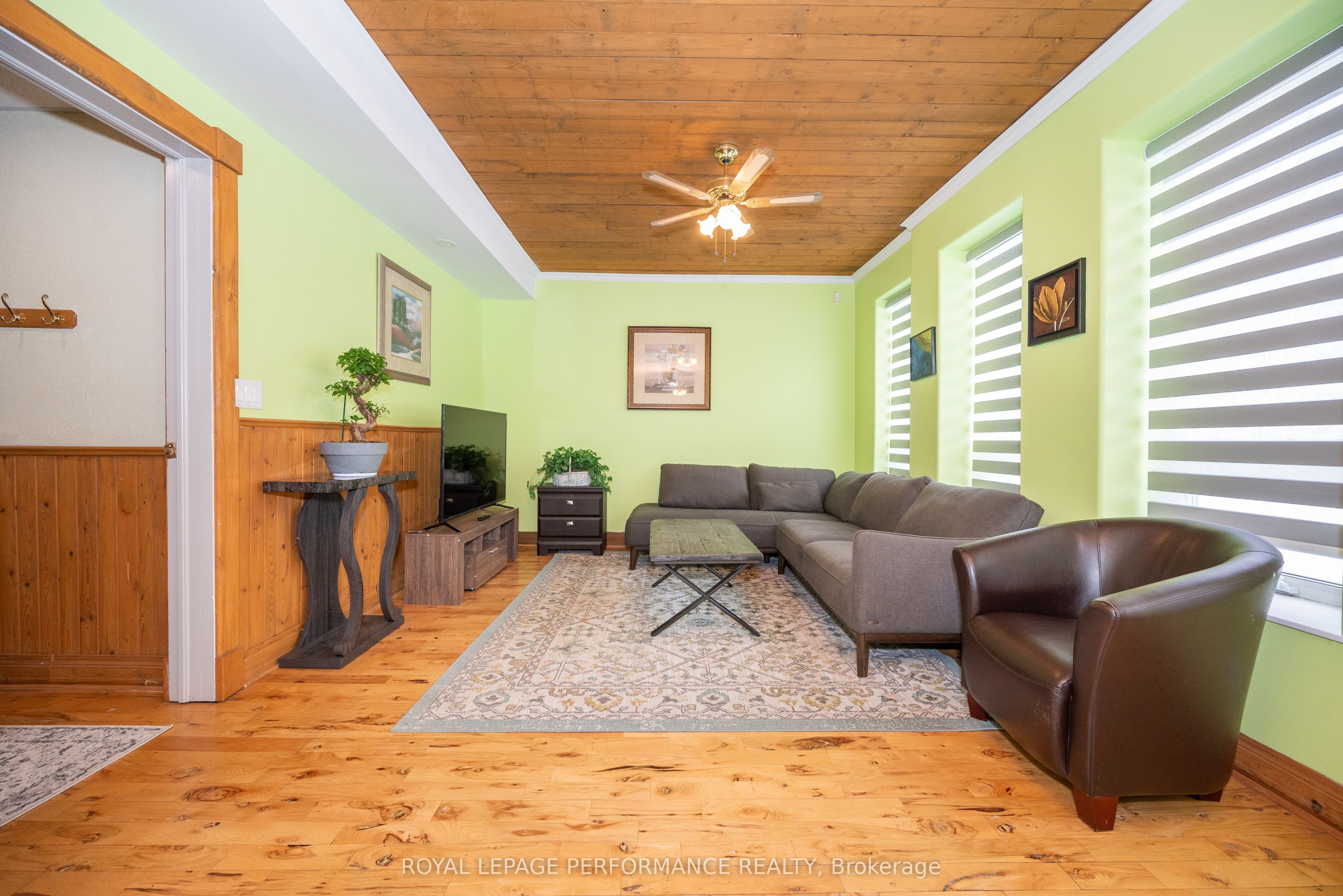 1371 Victoria Street Property Photo 27