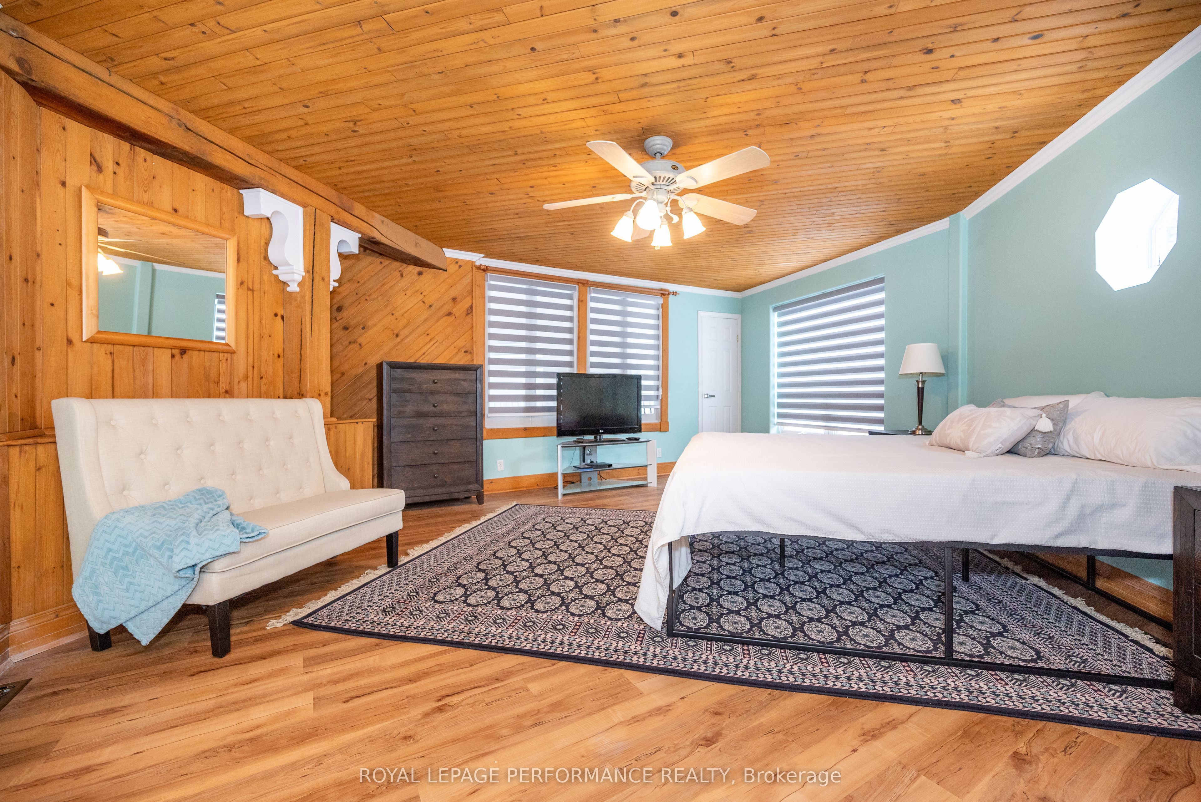 1371 Victoria Street Property Photo 32