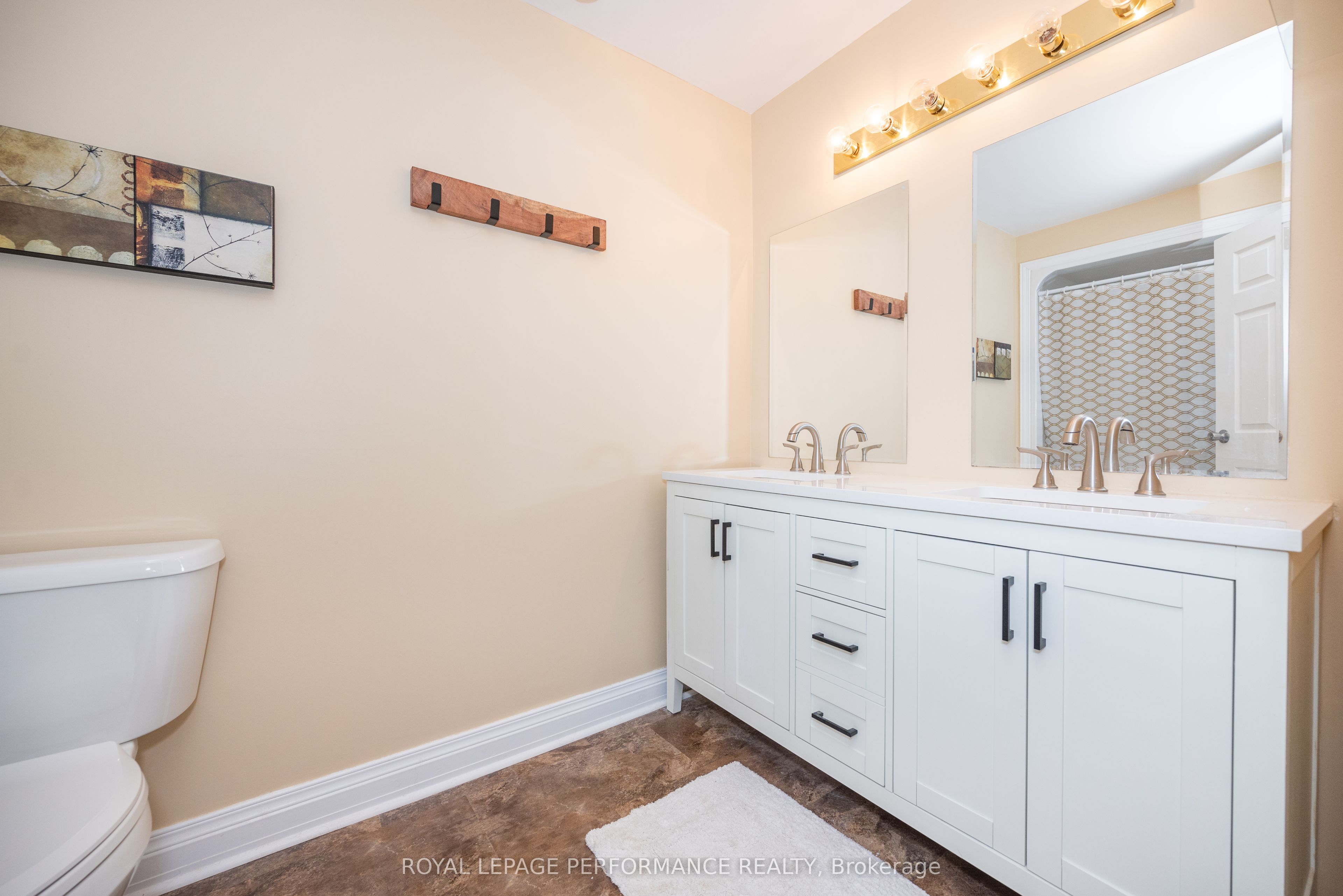 1371 Victoria Street Property Photo 33