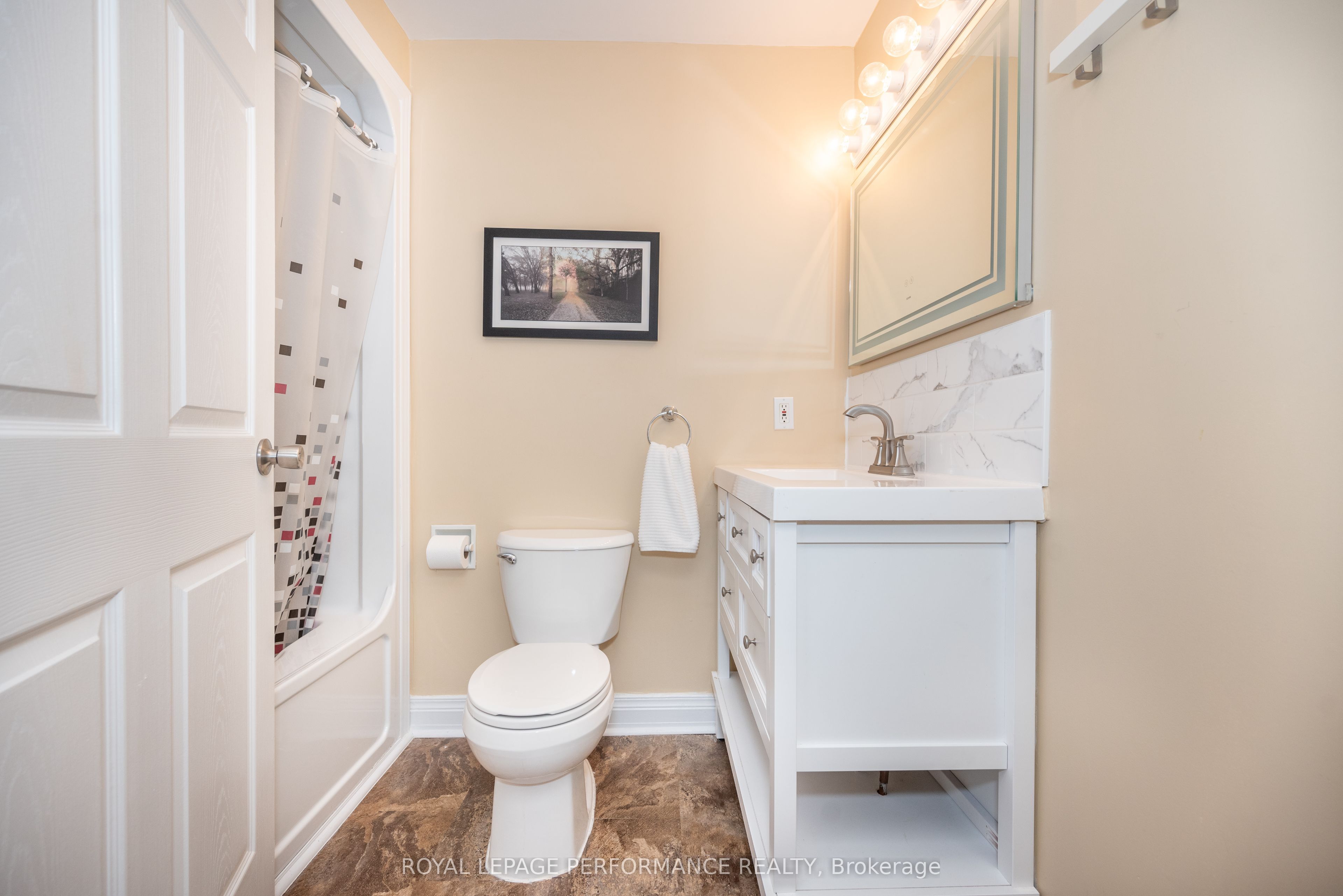 1371 Victoria Street Property Photo 43