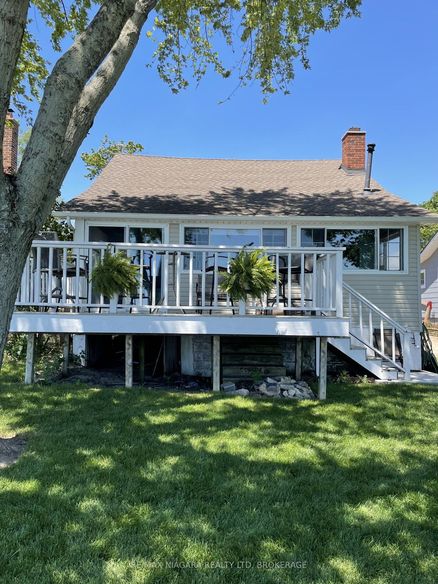 12883 Old Lakeshore Road Property Photo 1