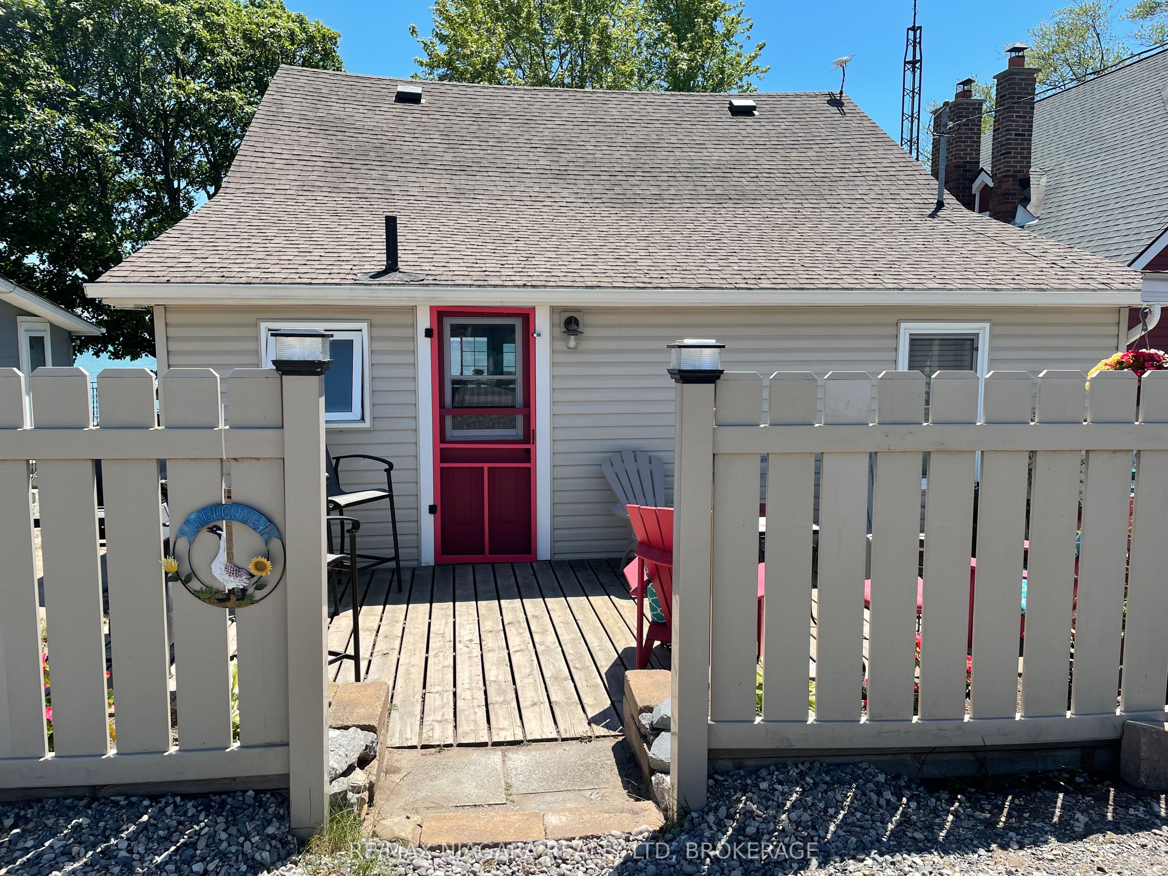 12883 Old Lakeshore Road W Property Photo 4
