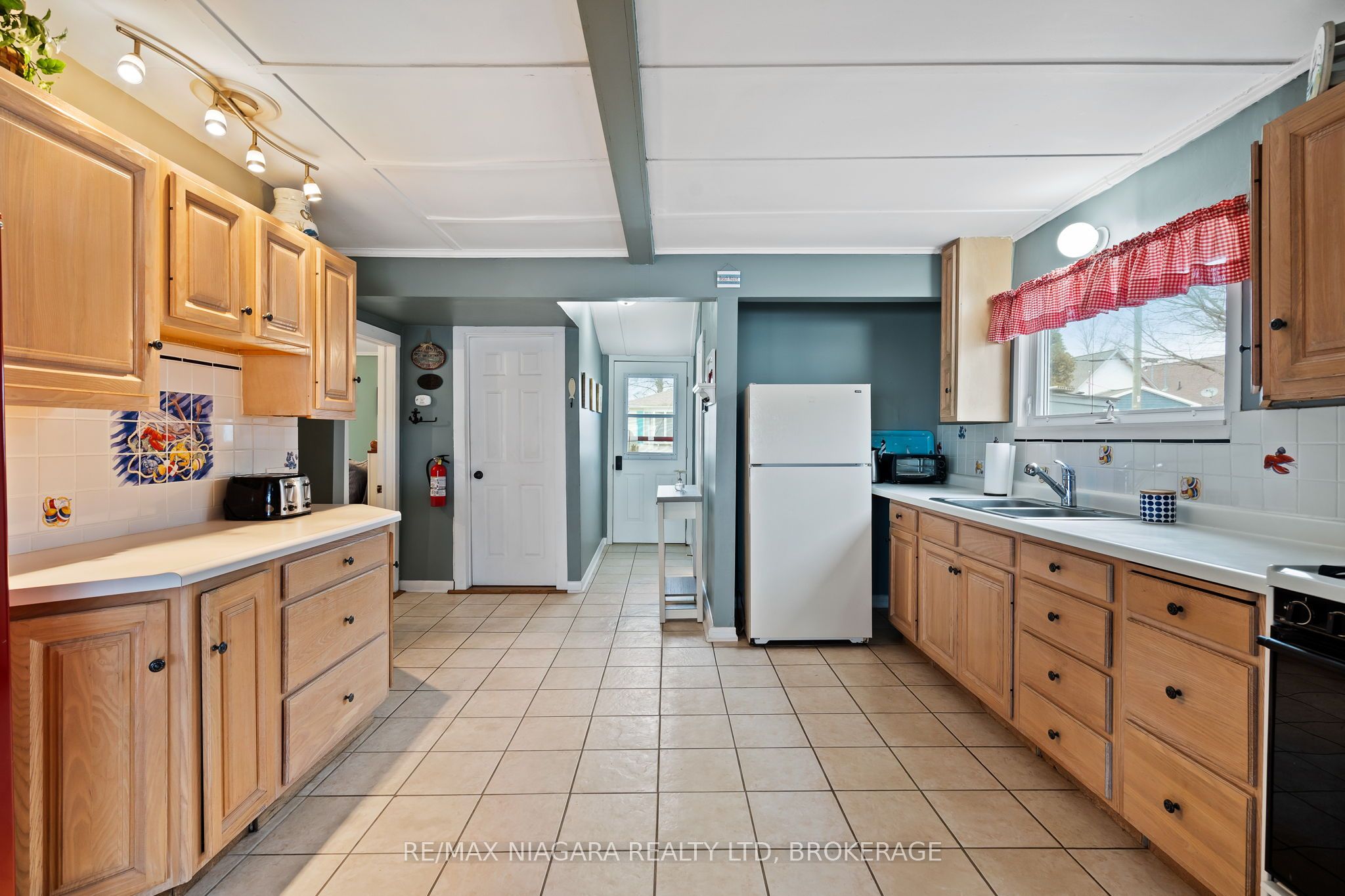 12883 Old Lakeshore Road W Property Photo 12