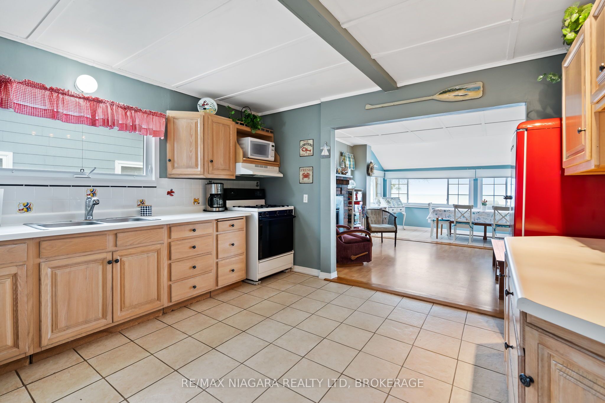 12883 Old Lakeshore Road W Property Photo 13