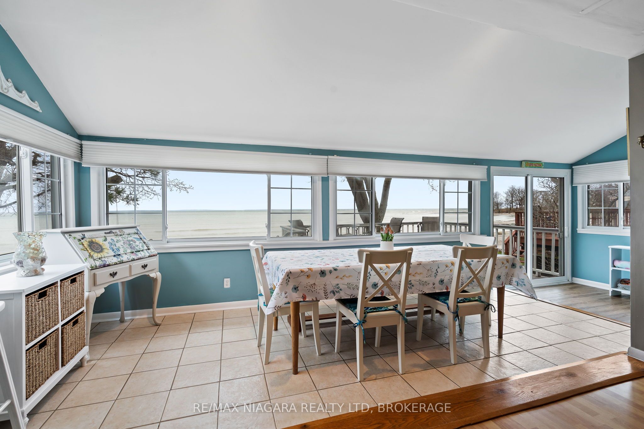 12883 Old Lakeshore Road W Property Photo 17