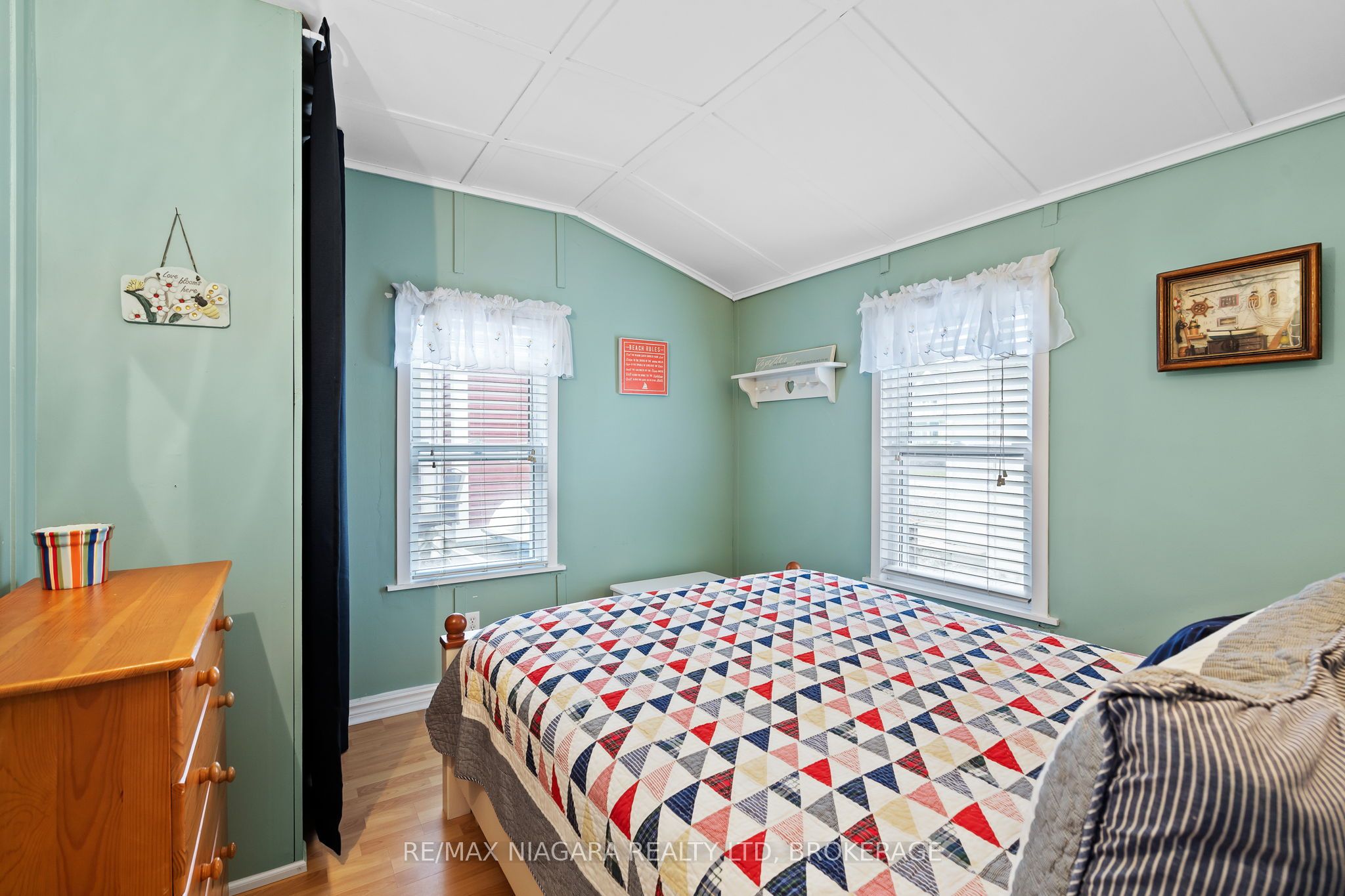 12883 Old Lakeshore Road W Property Photo 24