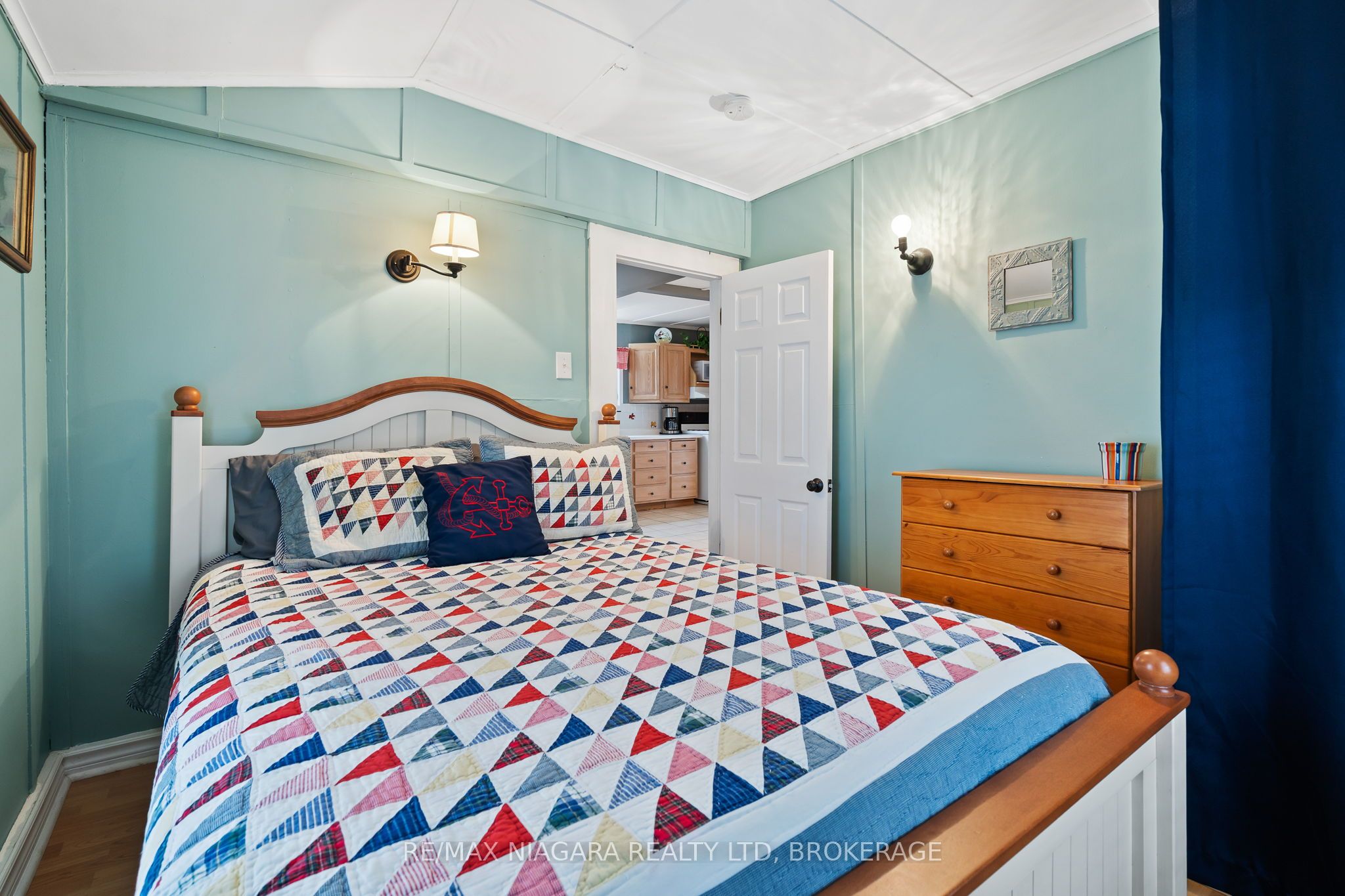 12883 Old Lakeshore Road W Property Photo 25