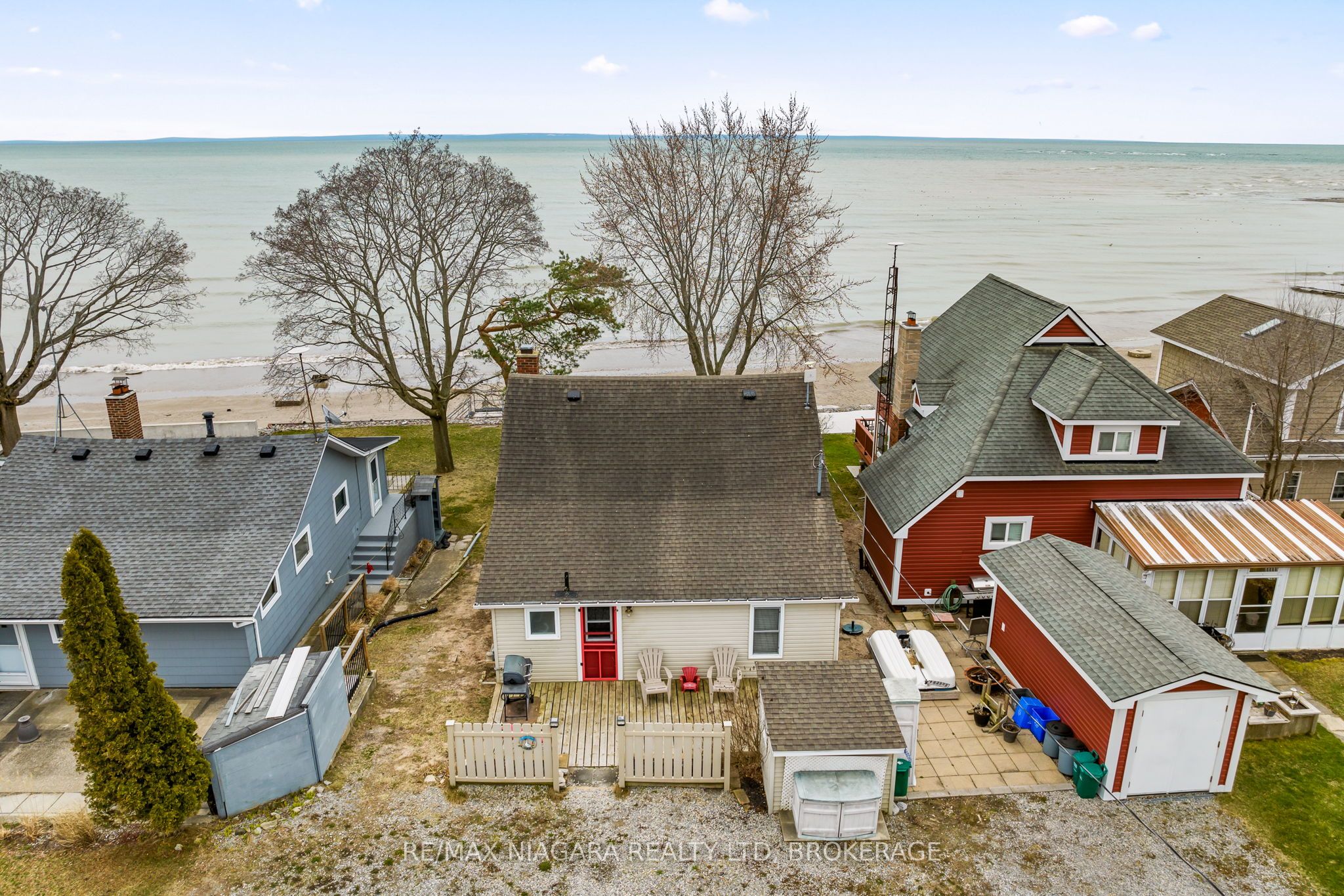 12883 Old Lakeshore Road W Property Photo 38