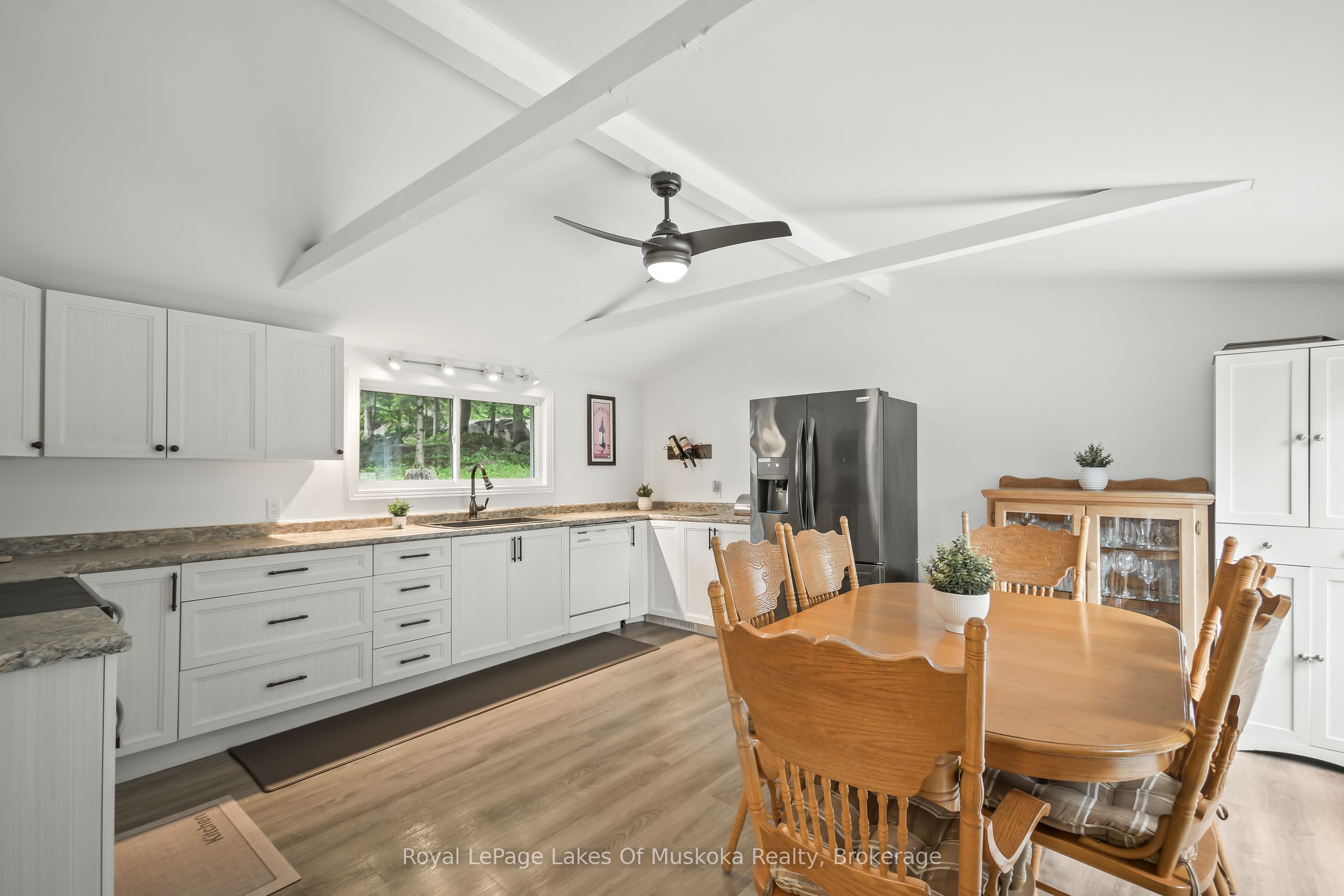 1019 Lakeshore Drive N Property Photo 18