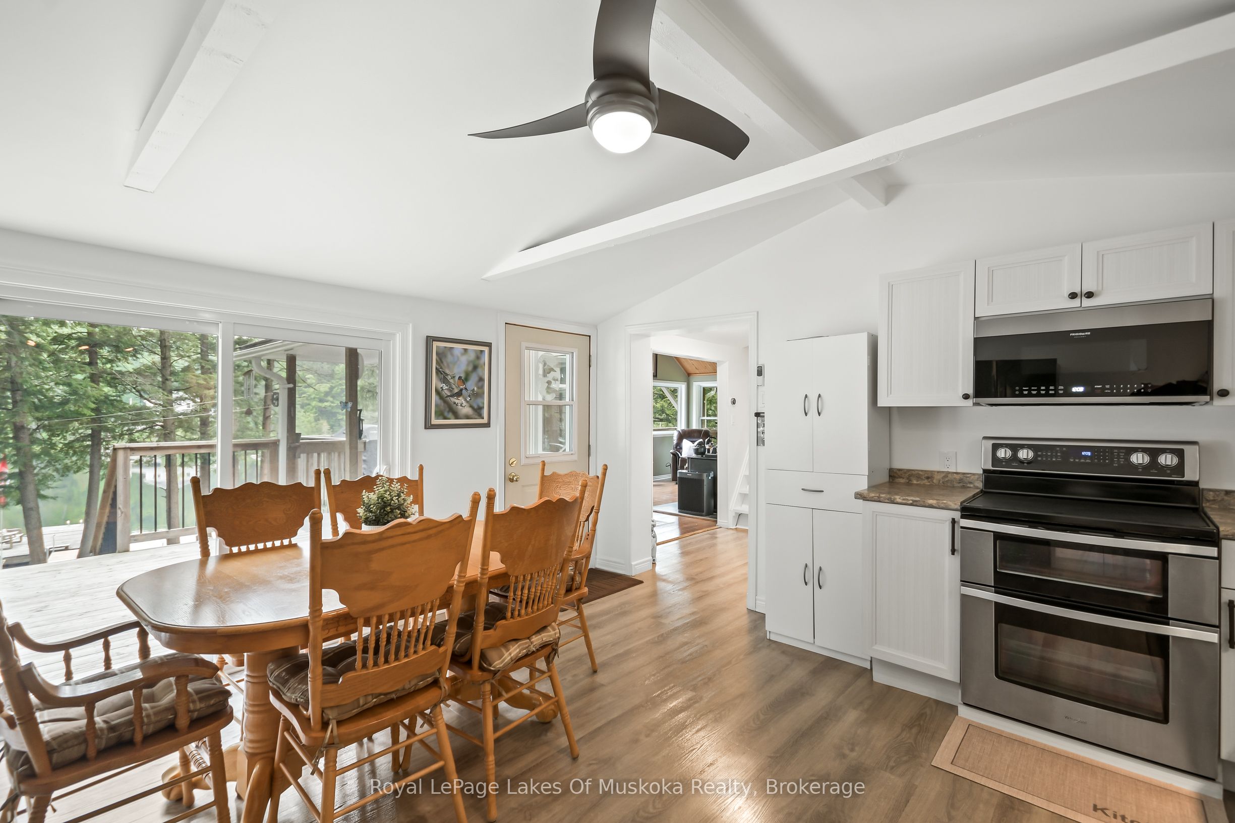 1019 Lakeshore Drive N Property Photo 19