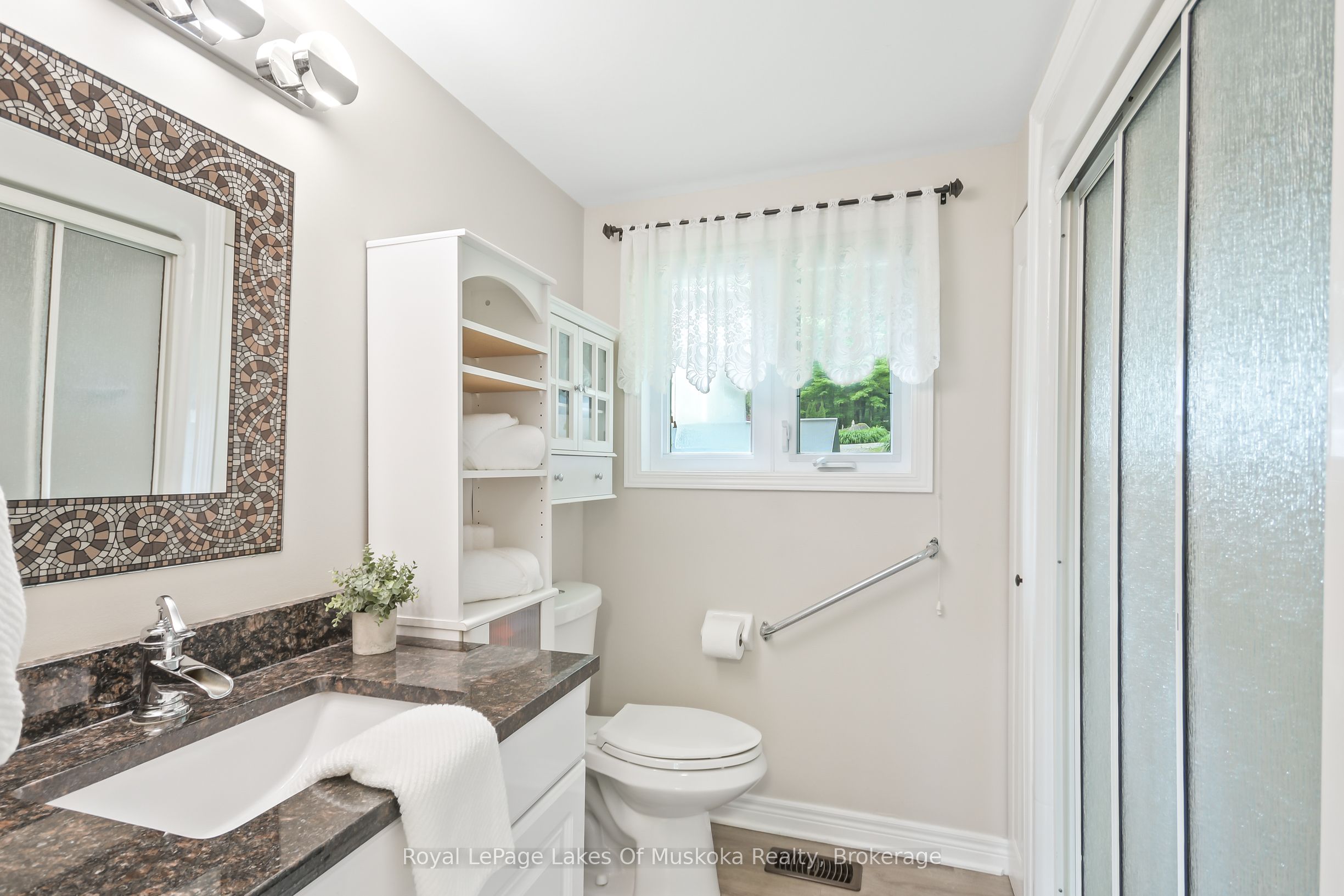 1019 Lakeshore Drive N Property Photo 20