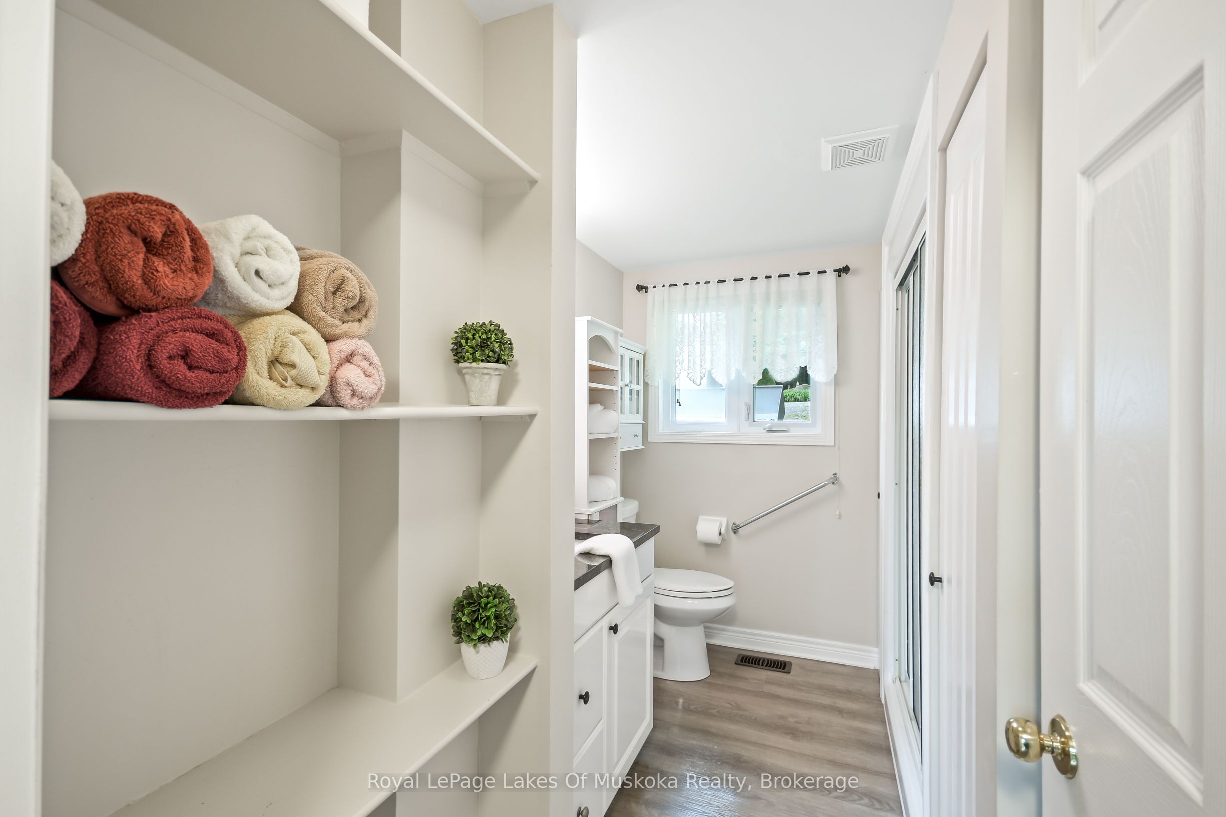 1019 Lakeshore Drive N Property Photo 21