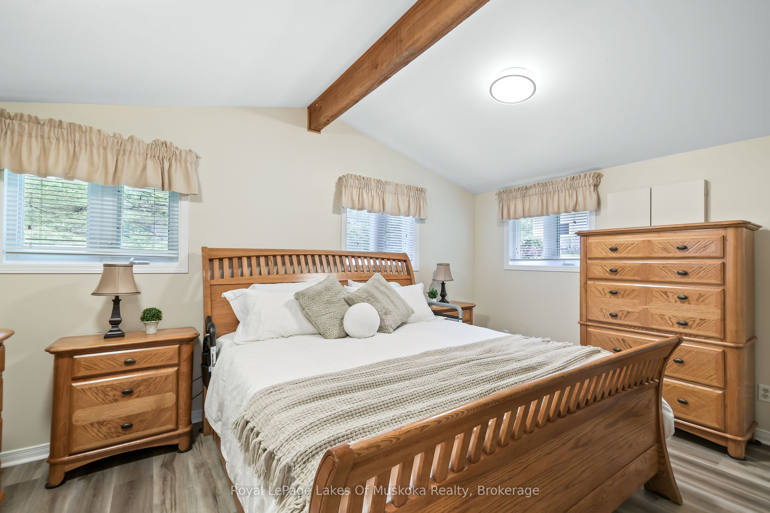 1019 Lakeshore Drive N Property Photo 22