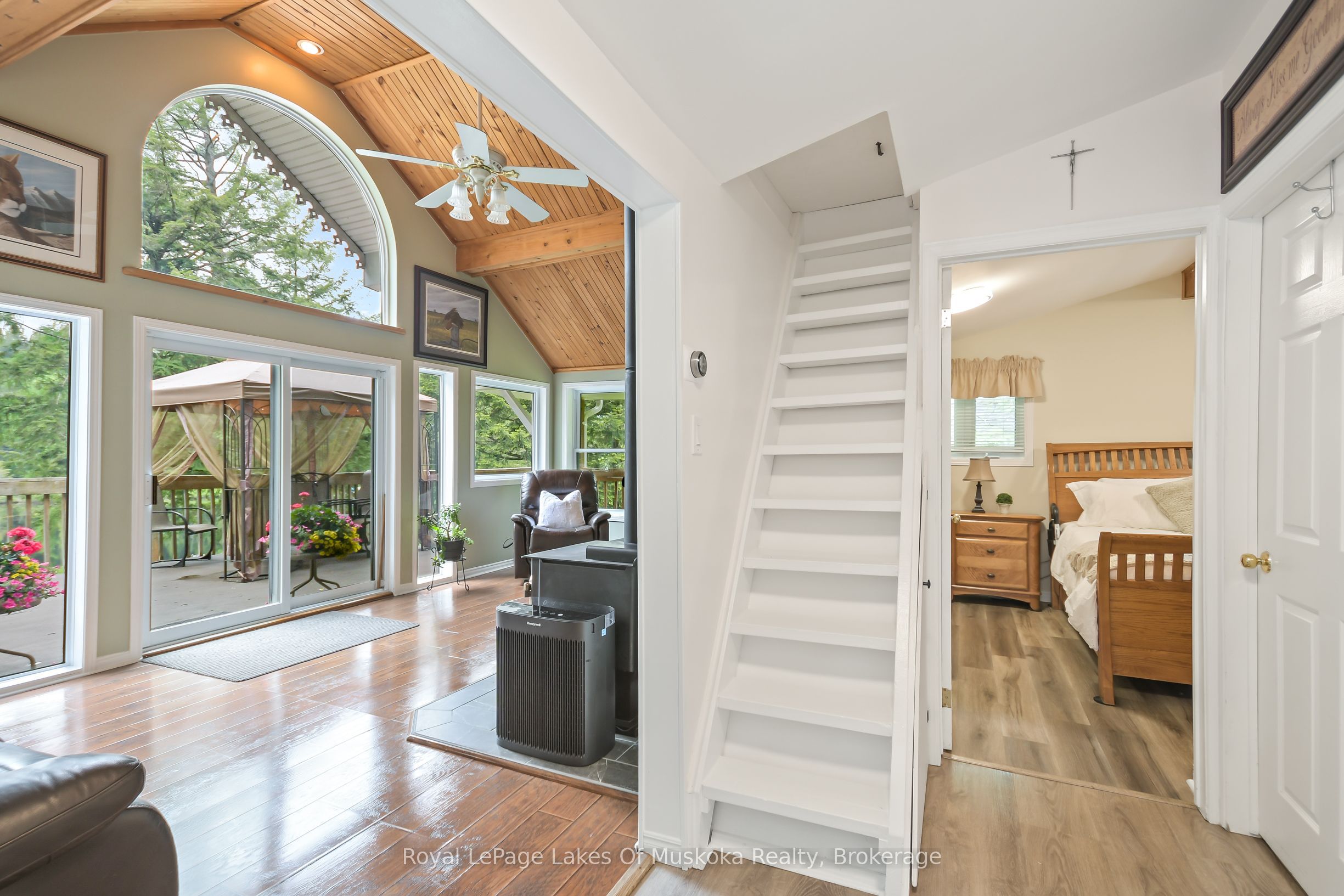 1019 Lakeshore Drive N Property Photo 23