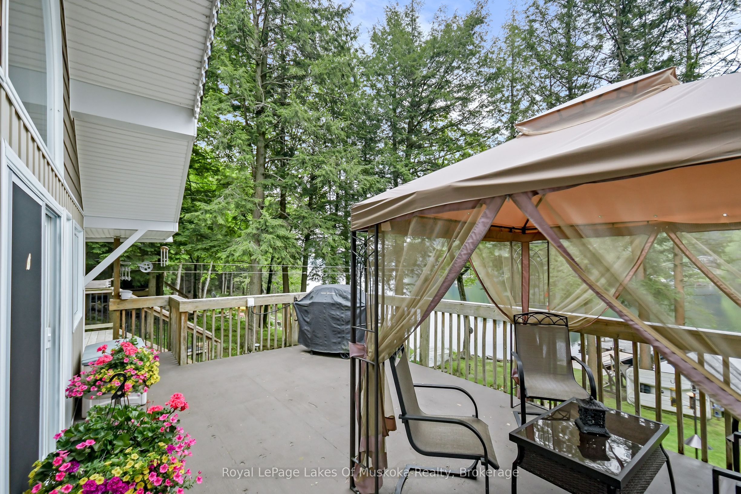 1019 Lakeshore Drive N Property Photo 43