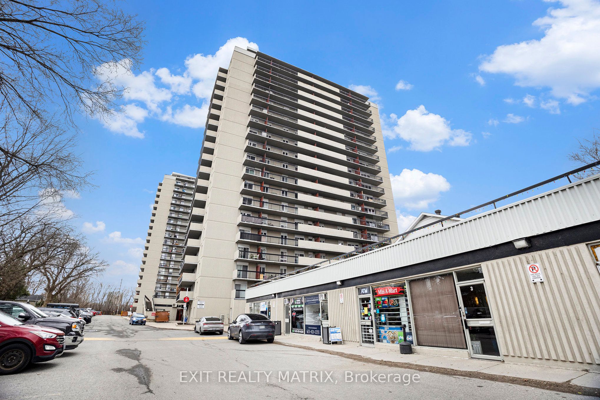 #301 - 158b Mcarthur Avenue Property Photo 1