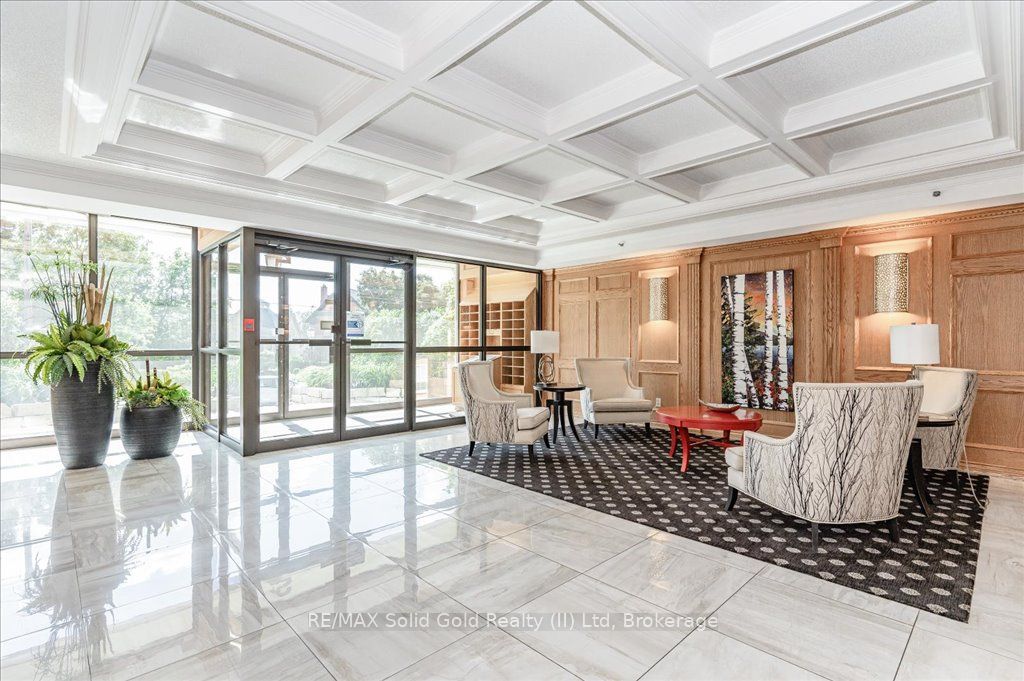 #403 - 2 Lancaster Street Property Photo 3