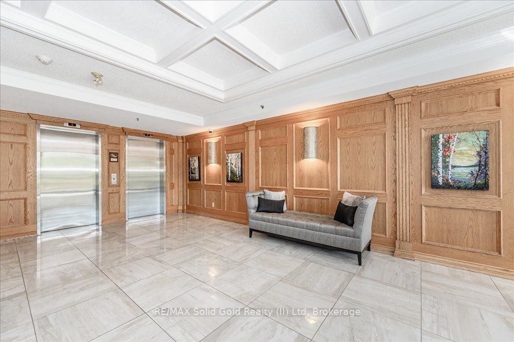 #403 - 2 Lancaster Street Property Photo 4