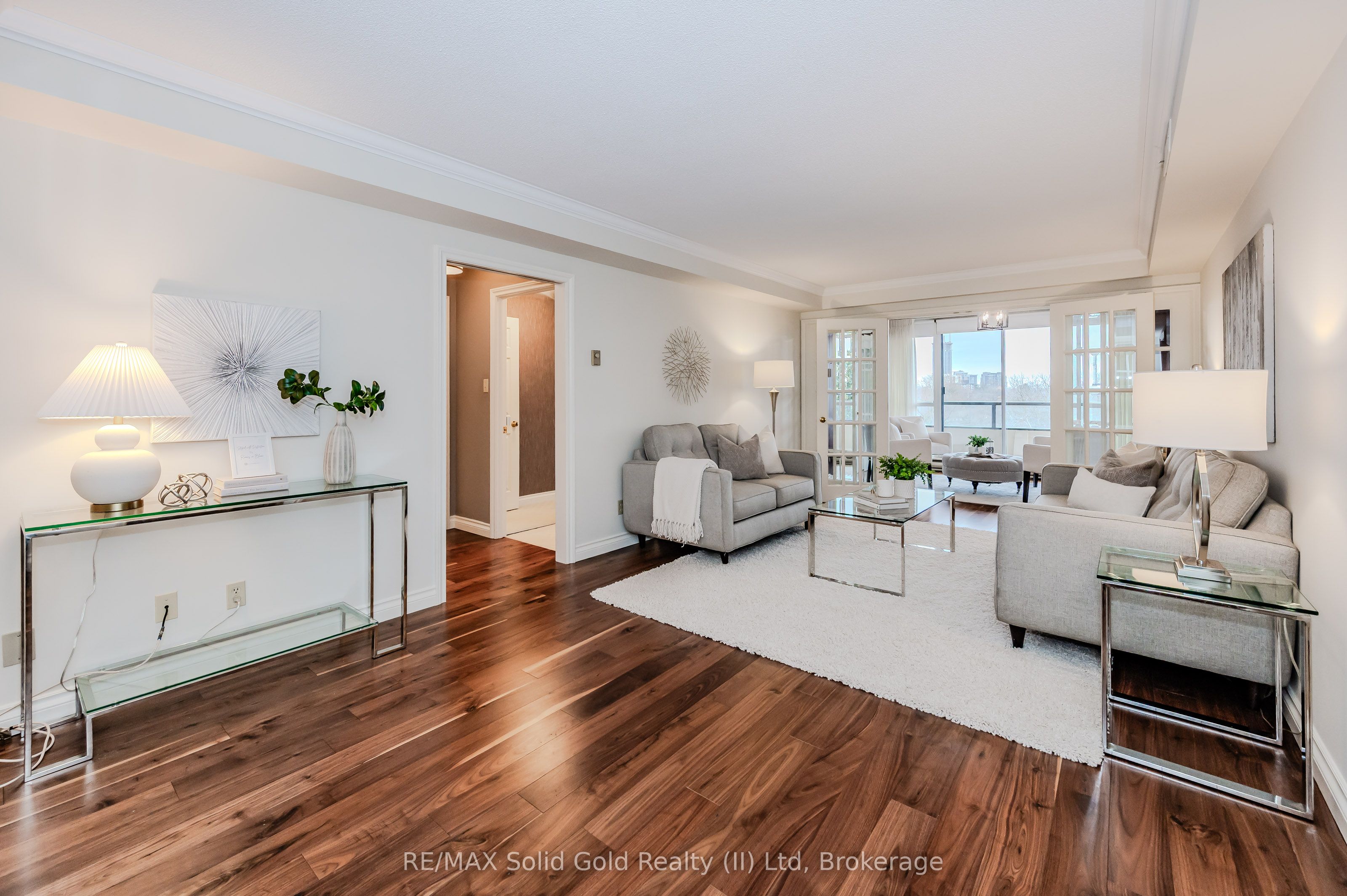 #403 - 2 Lancaster Street Property Photo 6