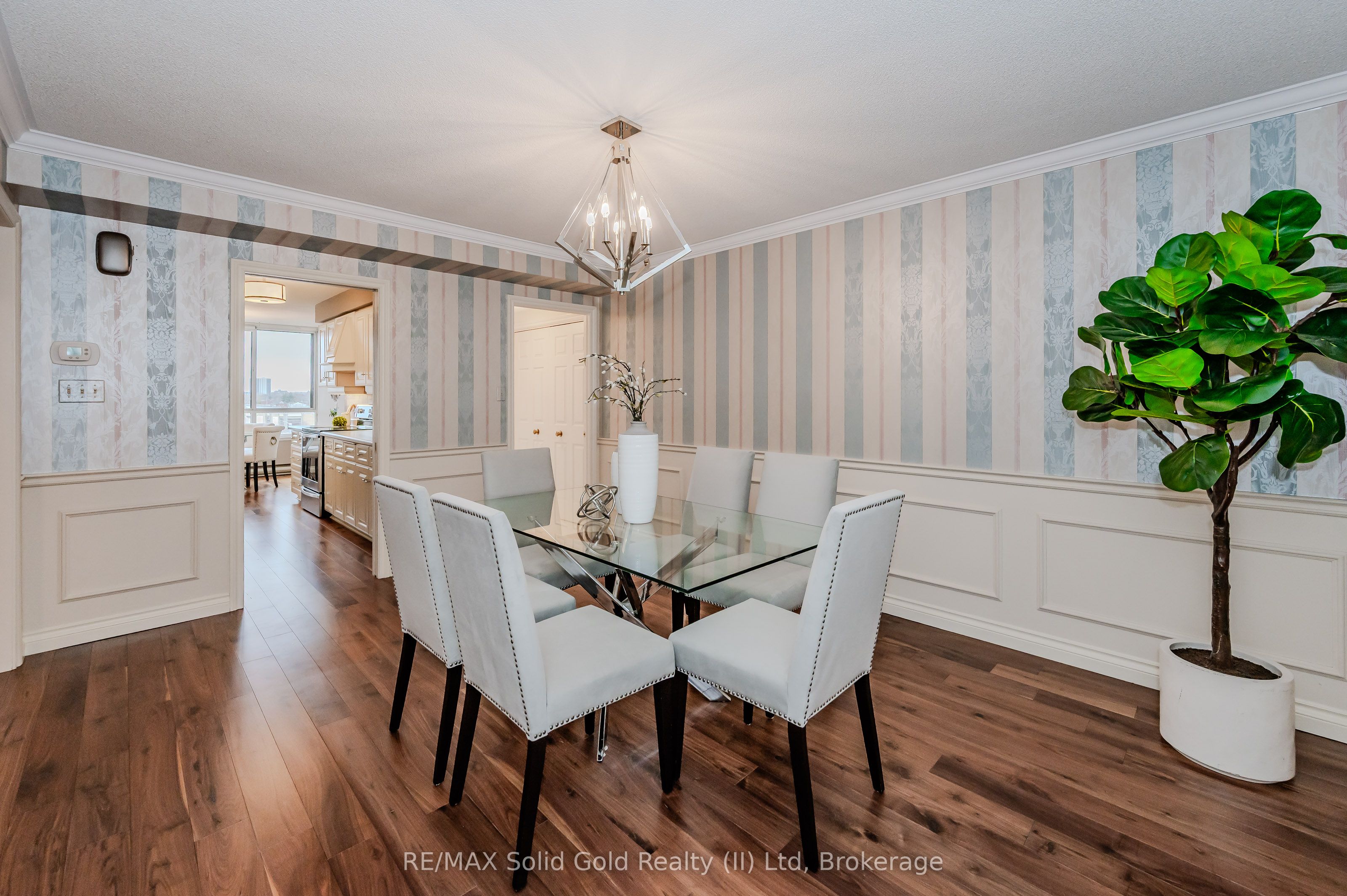 #403 - 2 Lancaster Street Property Photo 14