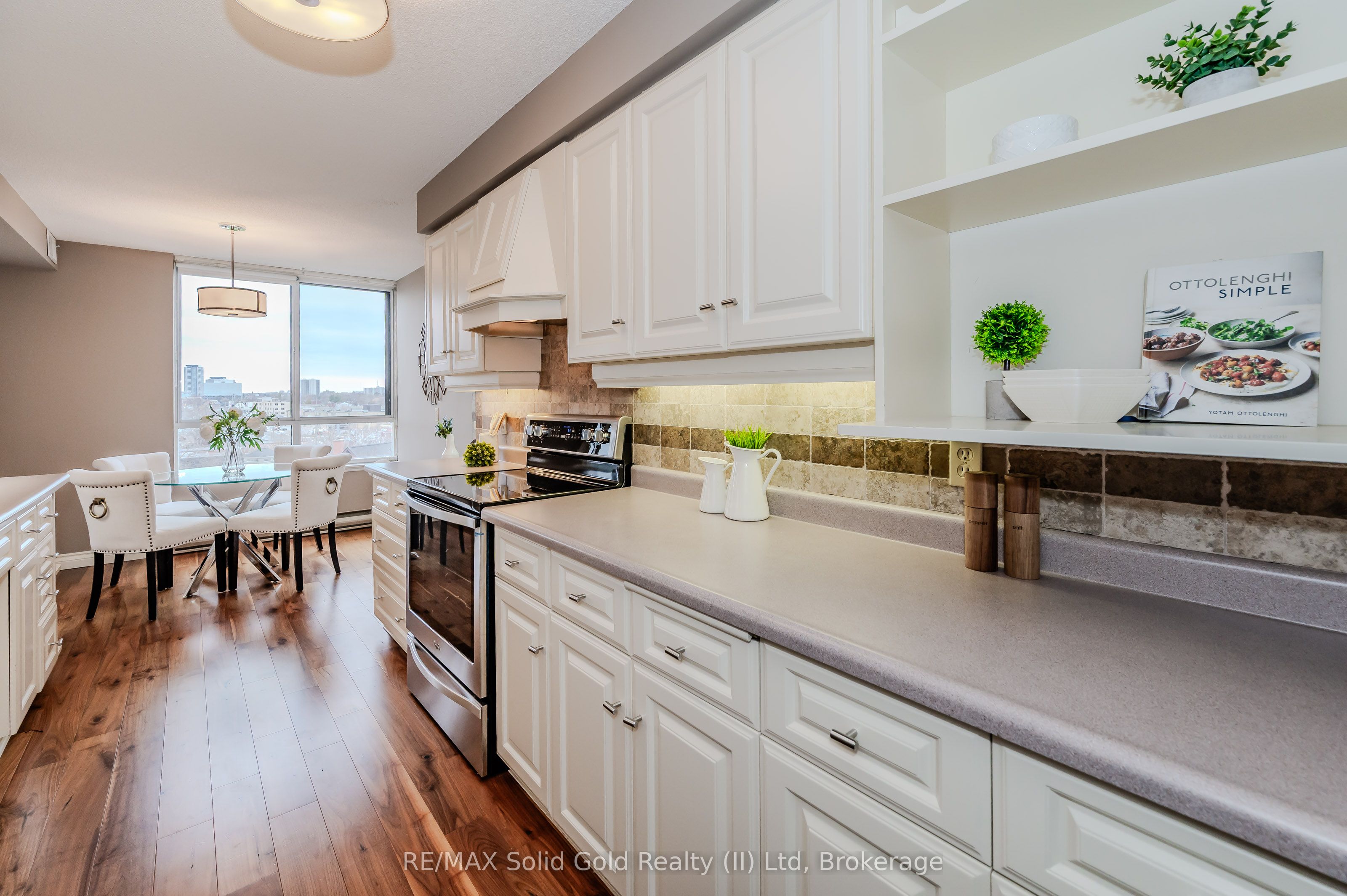 #403 - 2 Lancaster Street Property Photo 16