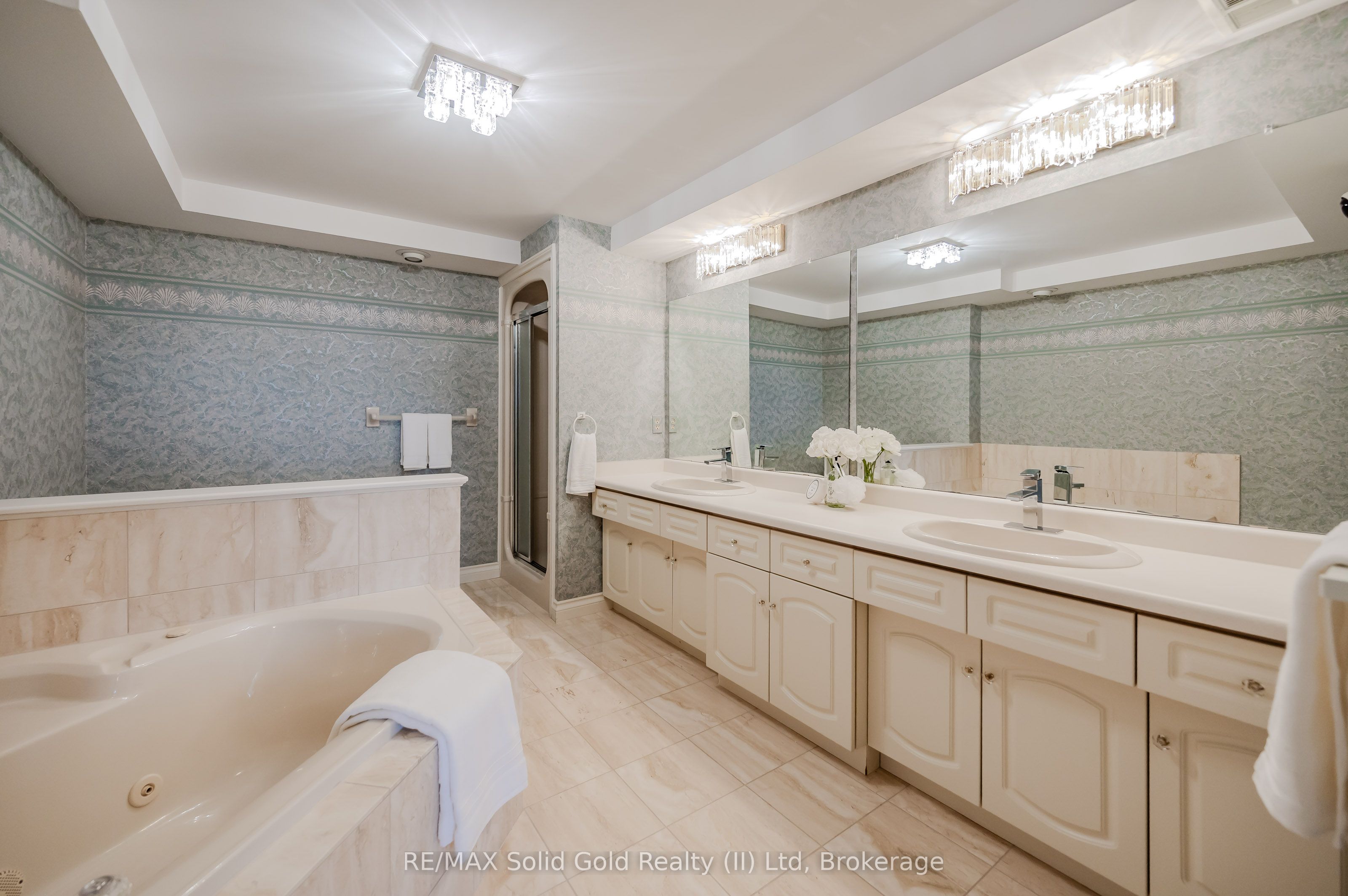 #403 - 2 Lancaster Street Property Photo 26