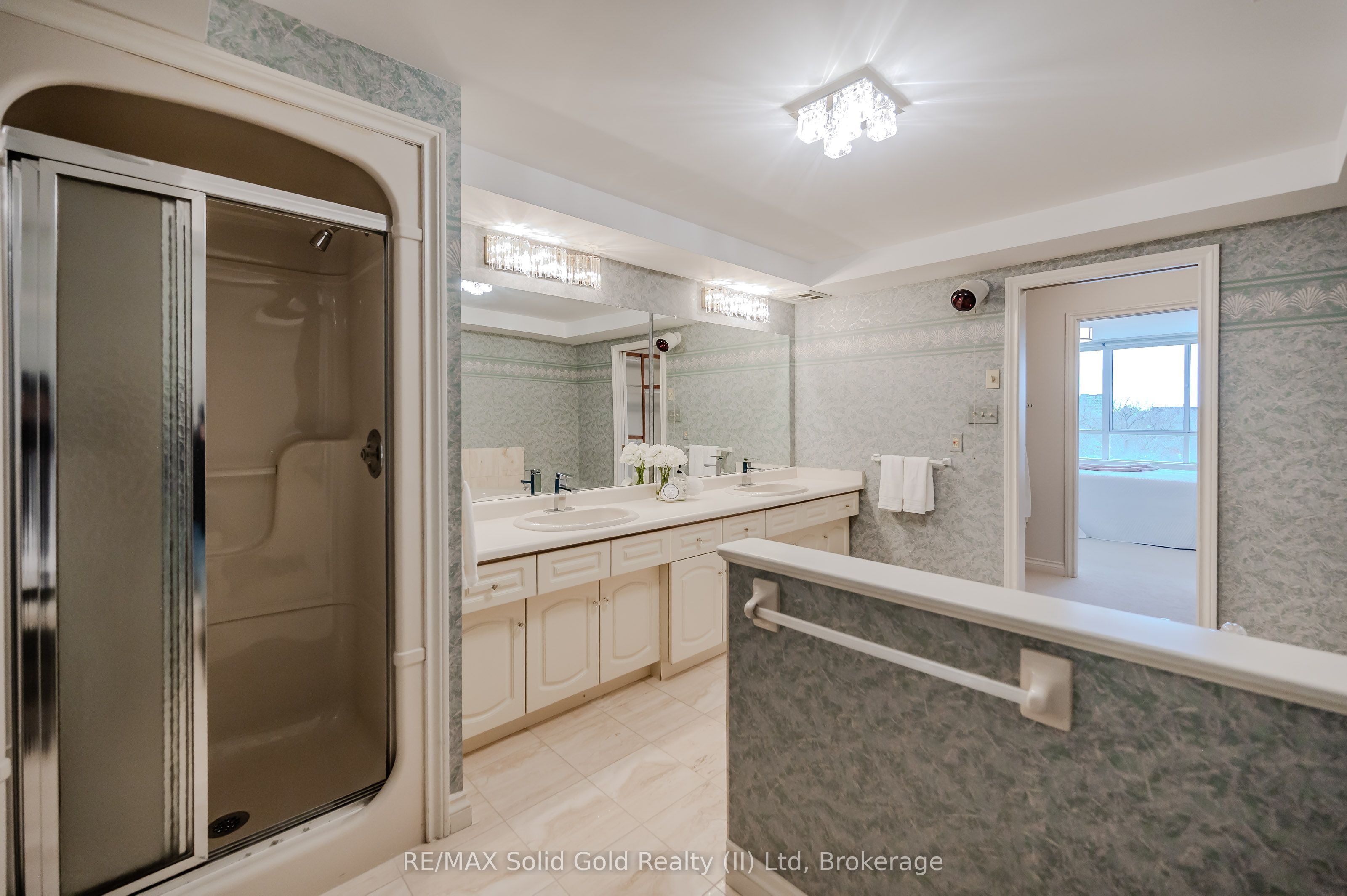 #403 - 2 Lancaster Street Property Photo 27