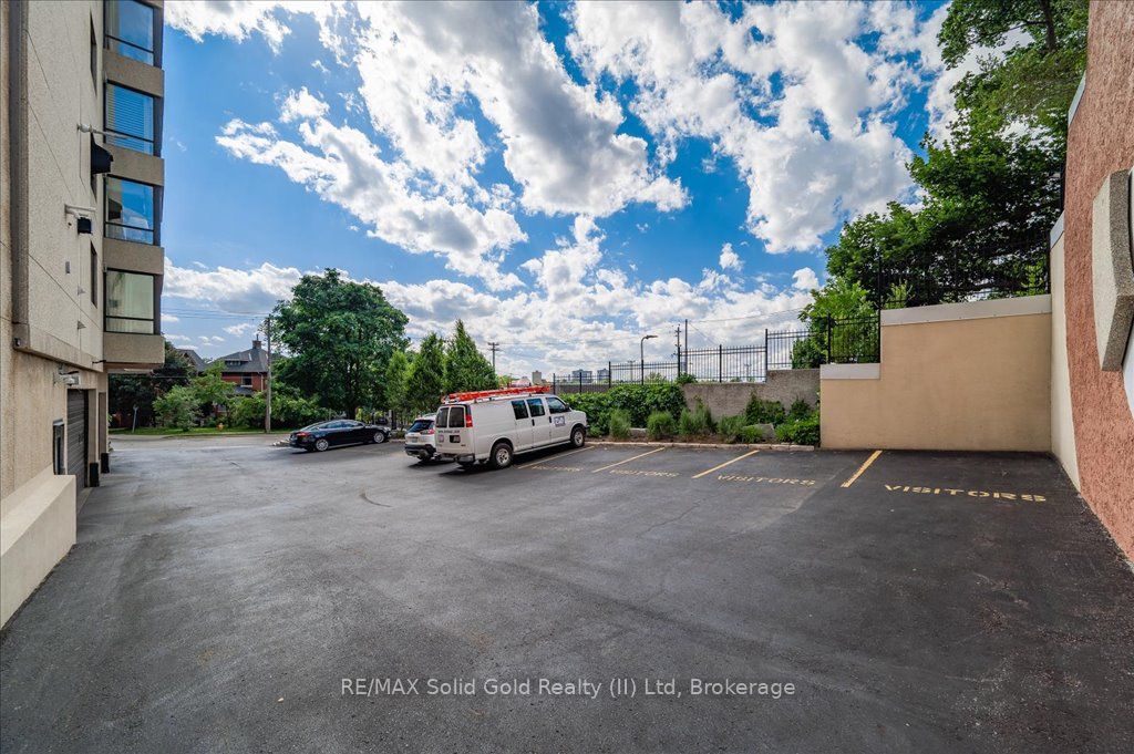 #403 - 2 Lancaster Street Property Photo 49