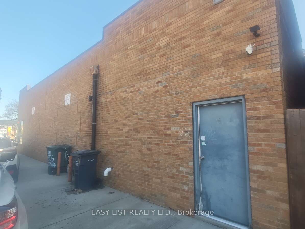 1305 & 1311 Ottawa Street Property Photo 4