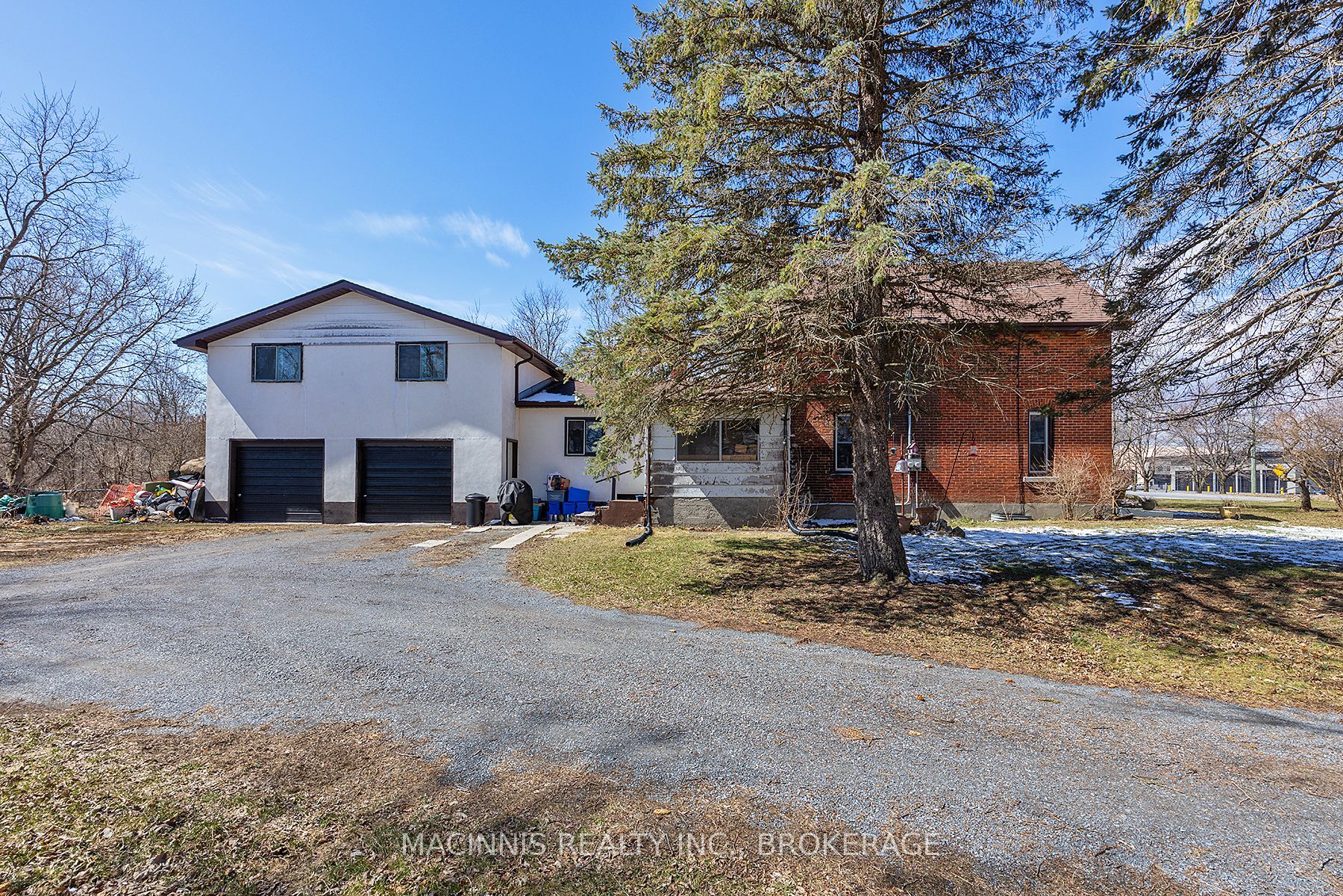 1037 Middle Rd Property Photo