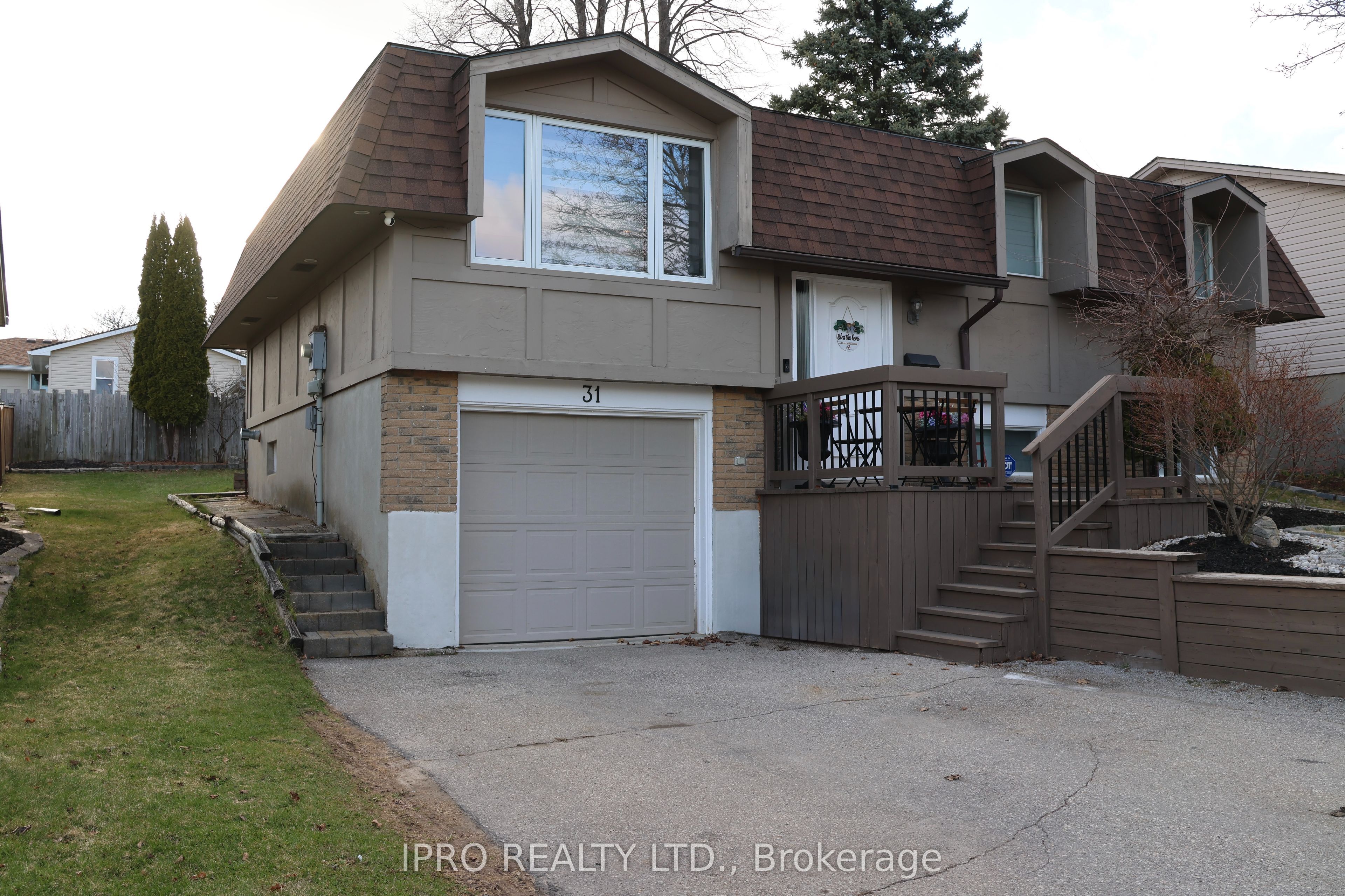 31 Stirling Macgregor Drive Property Photo